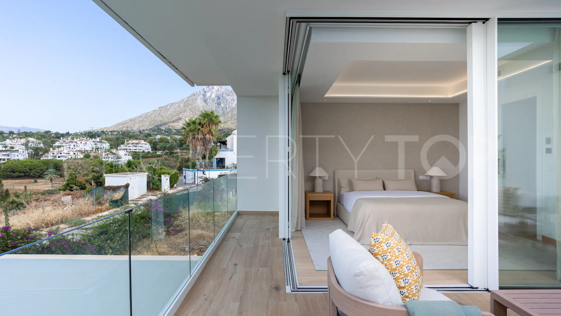 For sale Valdeolletas villa with 4 bedrooms