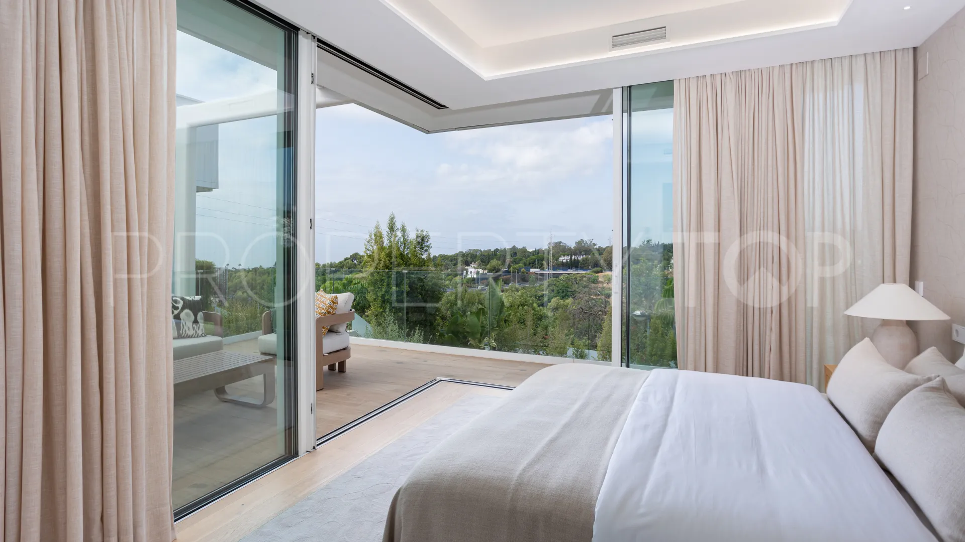 For sale Valdeolletas villa with 4 bedrooms