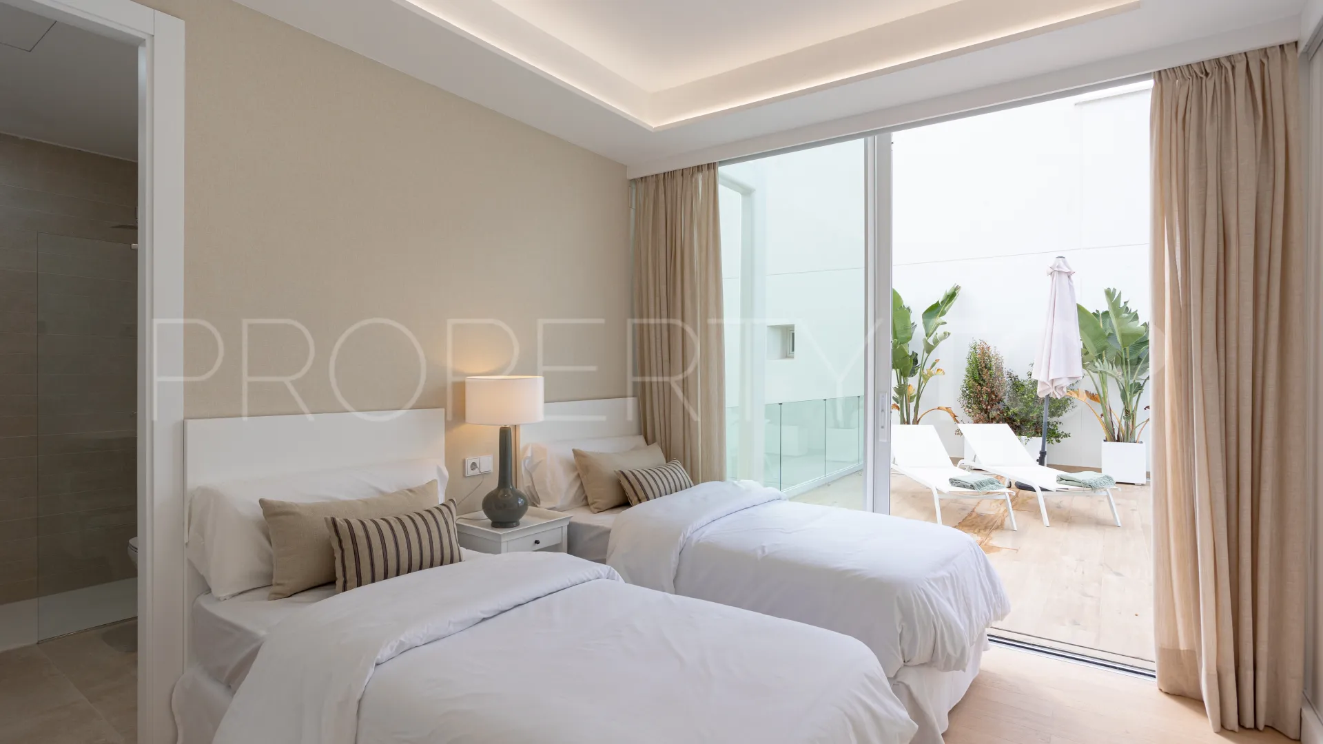 For sale Valdeolletas villa with 4 bedrooms