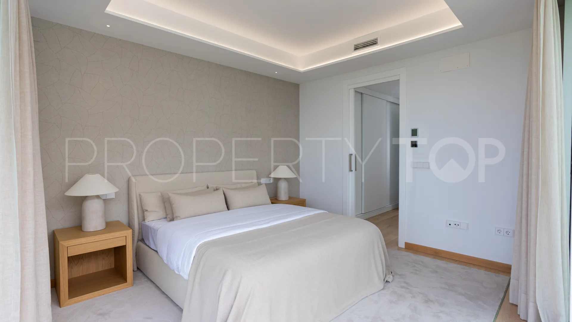 For sale Valdeolletas villa with 4 bedrooms