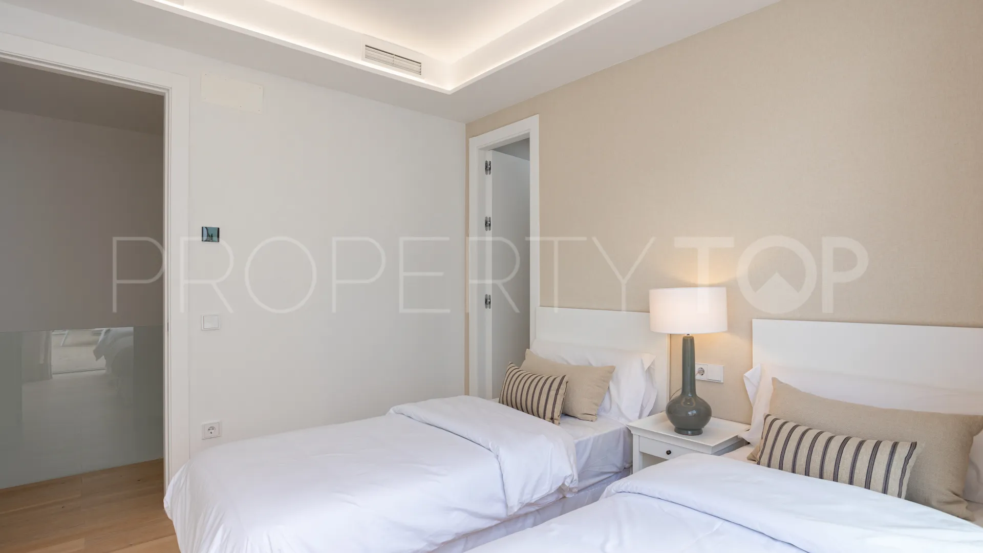 For sale Valdeolletas villa with 4 bedrooms
