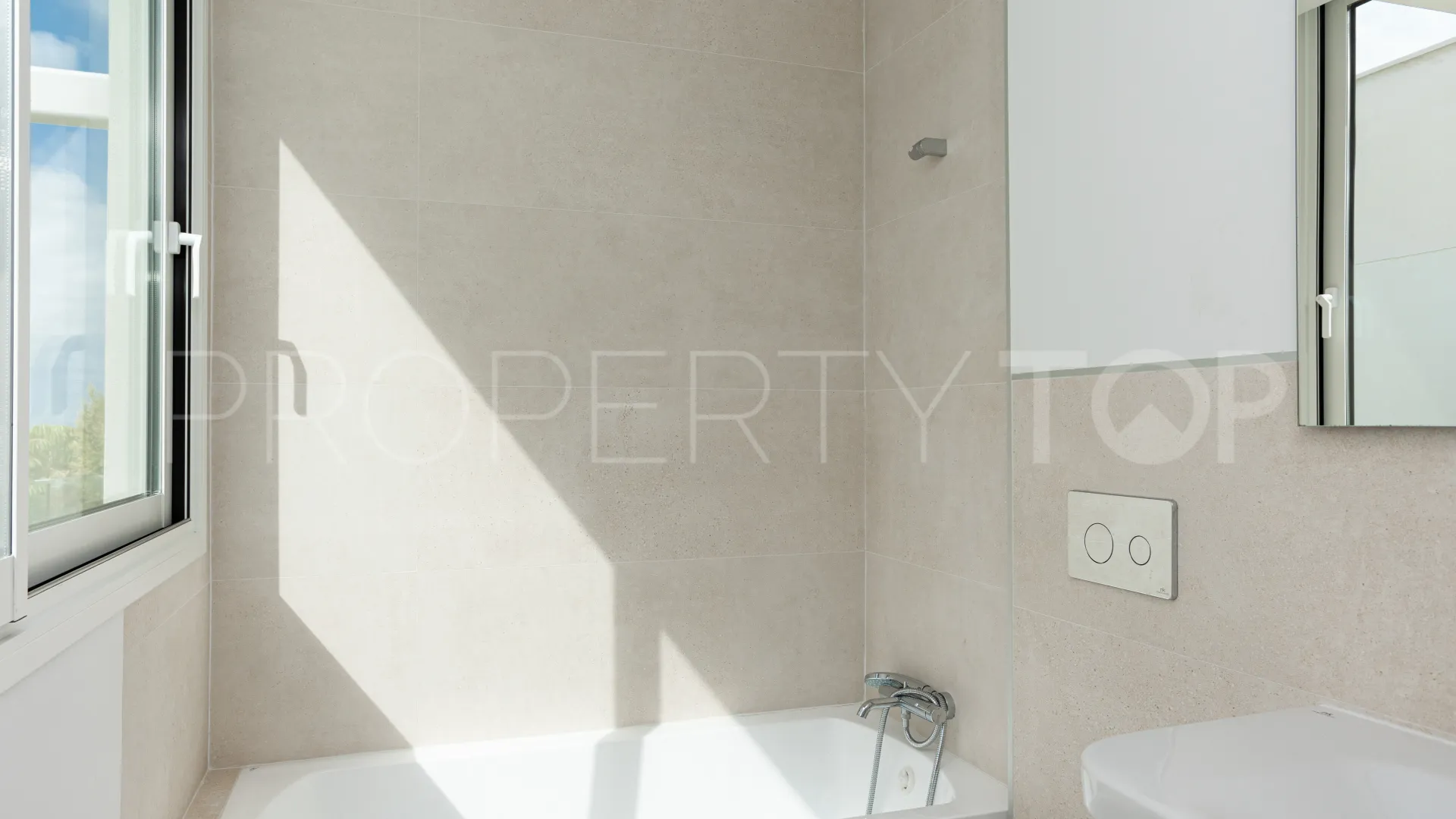 For sale Valdeolletas villa with 4 bedrooms