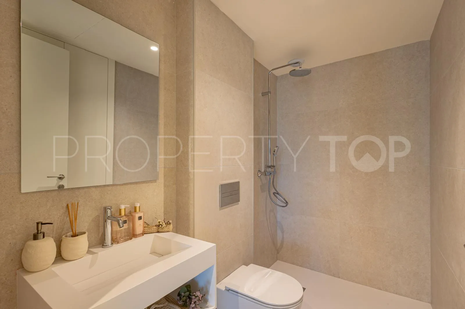Apartamento en venta con 3 dormitorios en Nueva Alcantara
