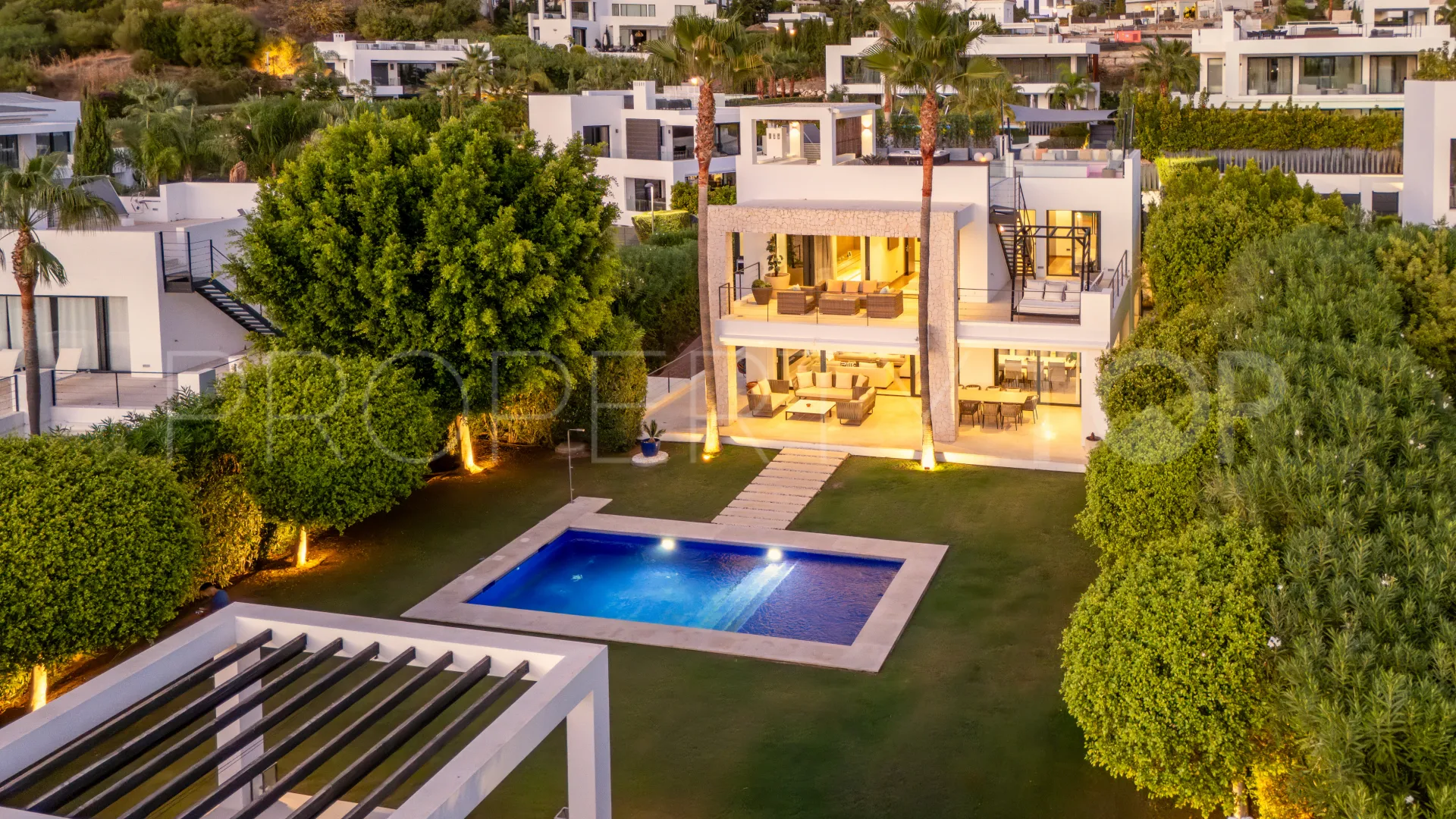 Villa with 6 bedrooms for sale in Nueva Andalucia