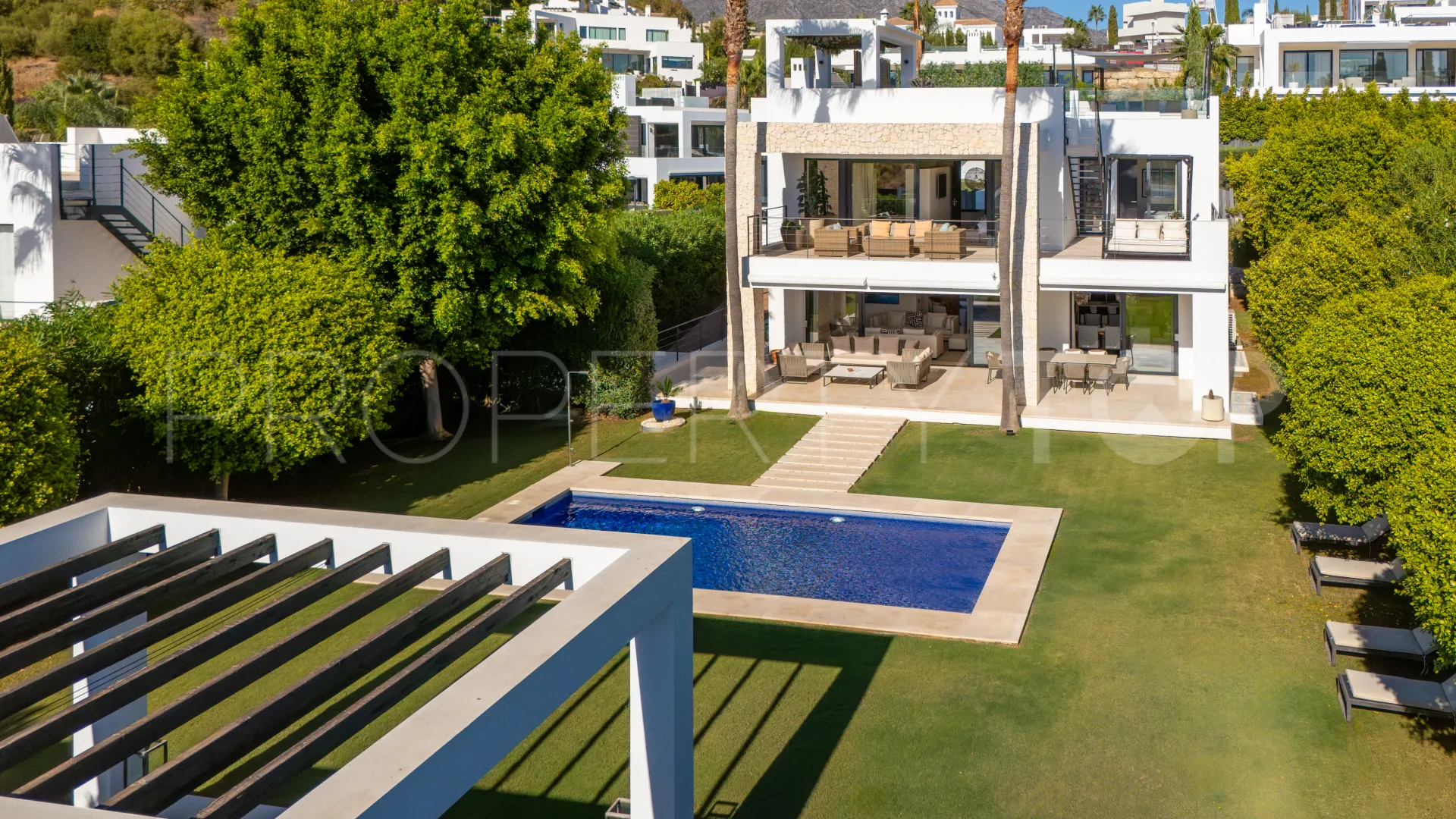 Villa with 6 bedrooms for sale in Nueva Andalucia