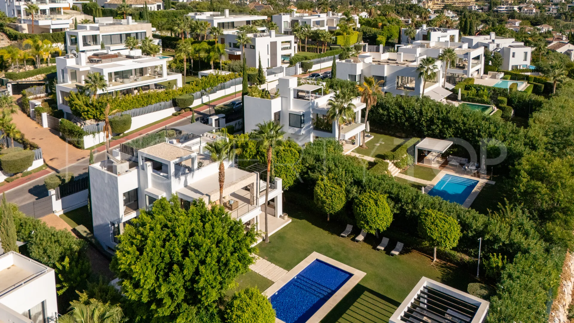 Villa with 6 bedrooms for sale in Nueva Andalucia
