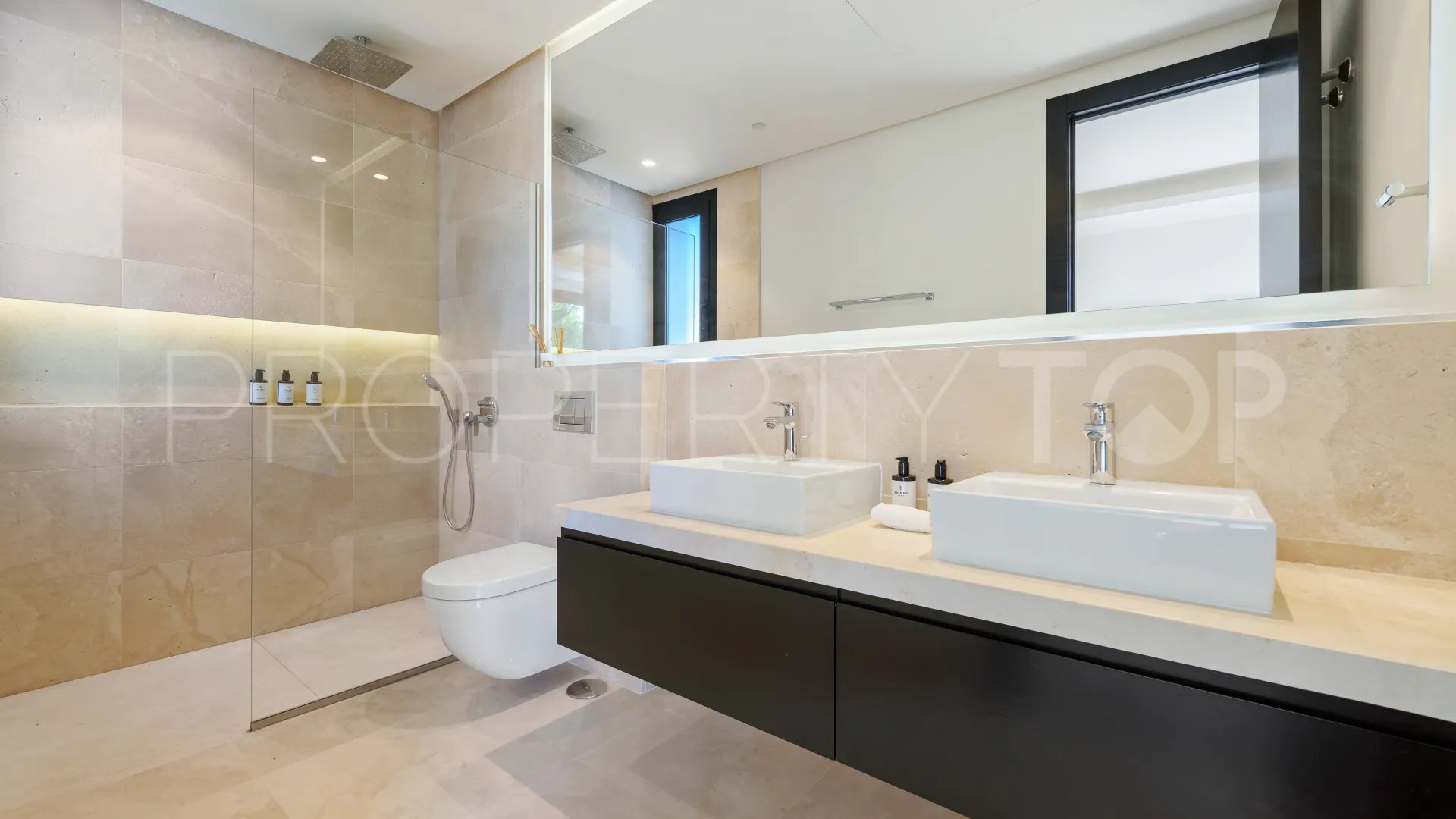 Villa with 6 bedrooms for sale in Nueva Andalucia