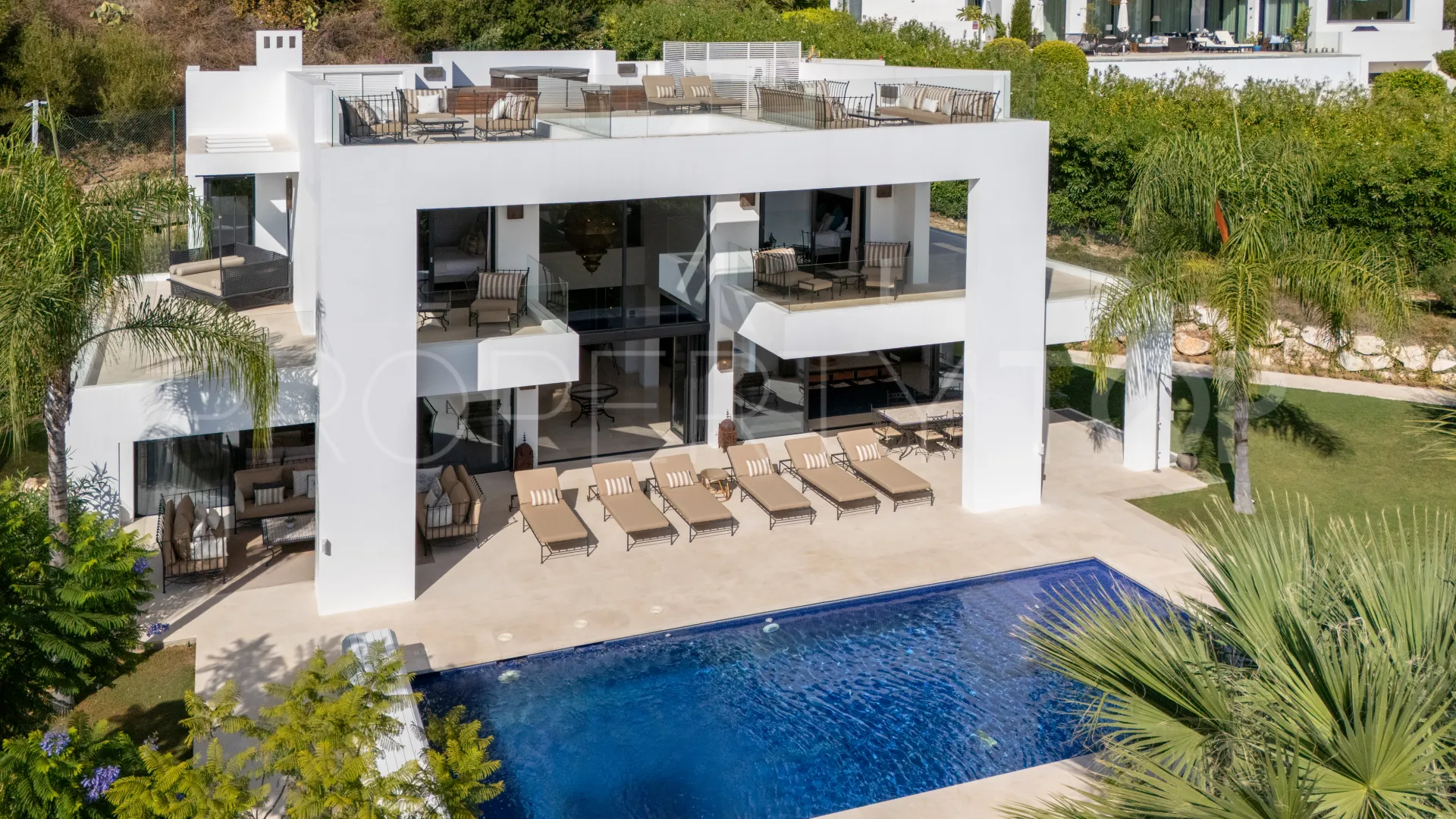 Nueva Andalucia 6 bedrooms villa for sale