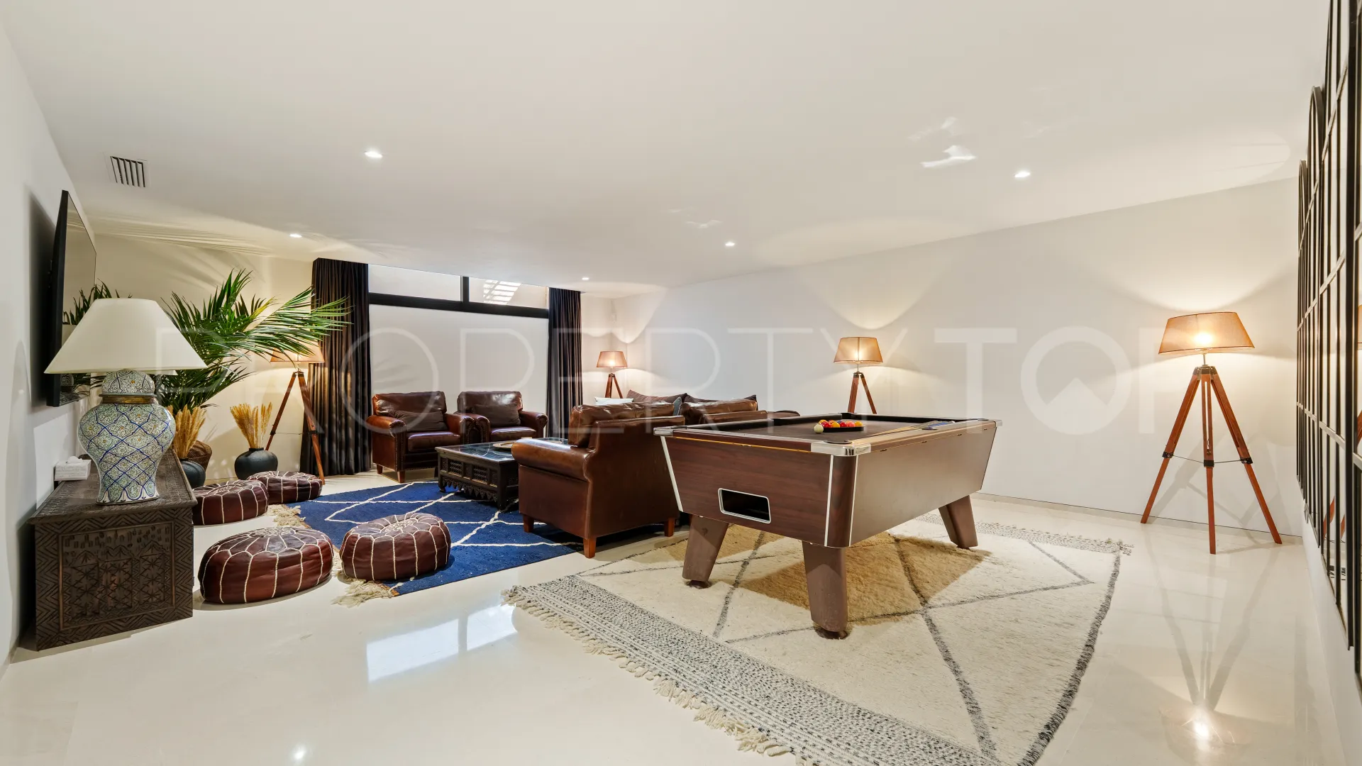 Nueva Andalucia 6 bedrooms villa for sale