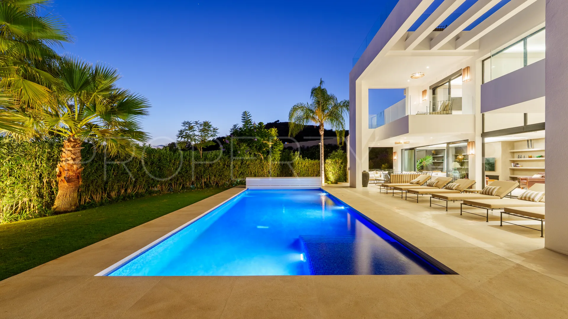 Nueva Andalucia 6 bedrooms villa for sale