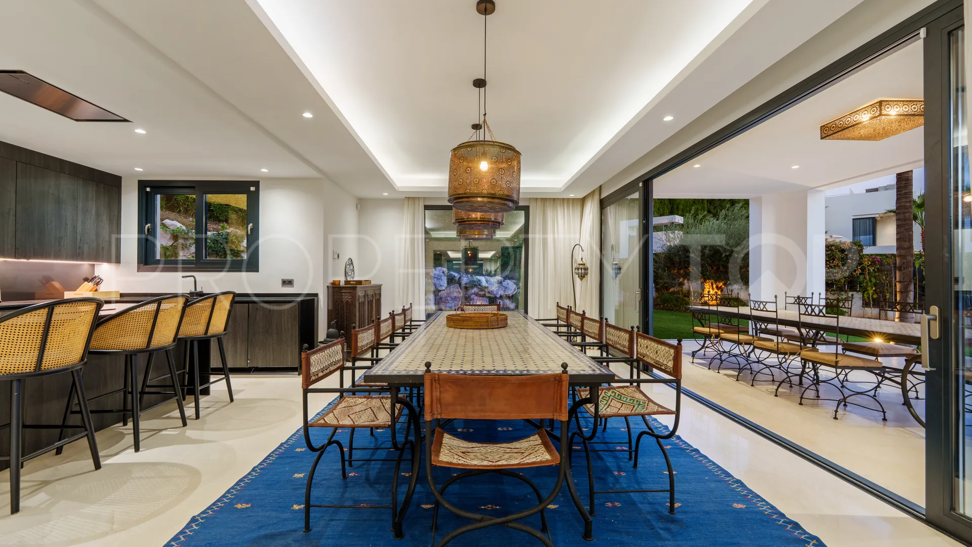 Nueva Andalucia 6 bedrooms villa for sale