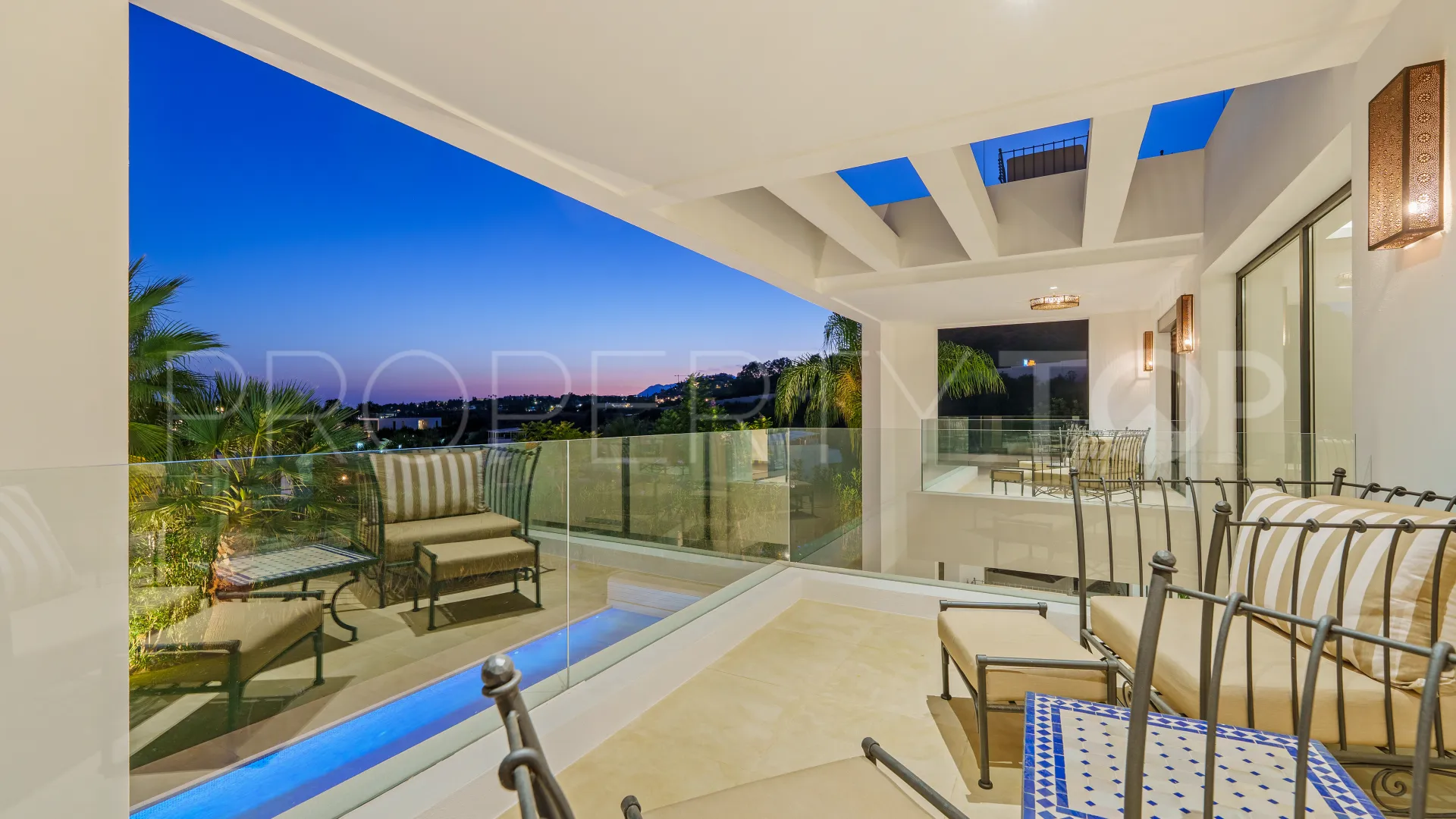 Nueva Andalucia 6 bedrooms villa for sale