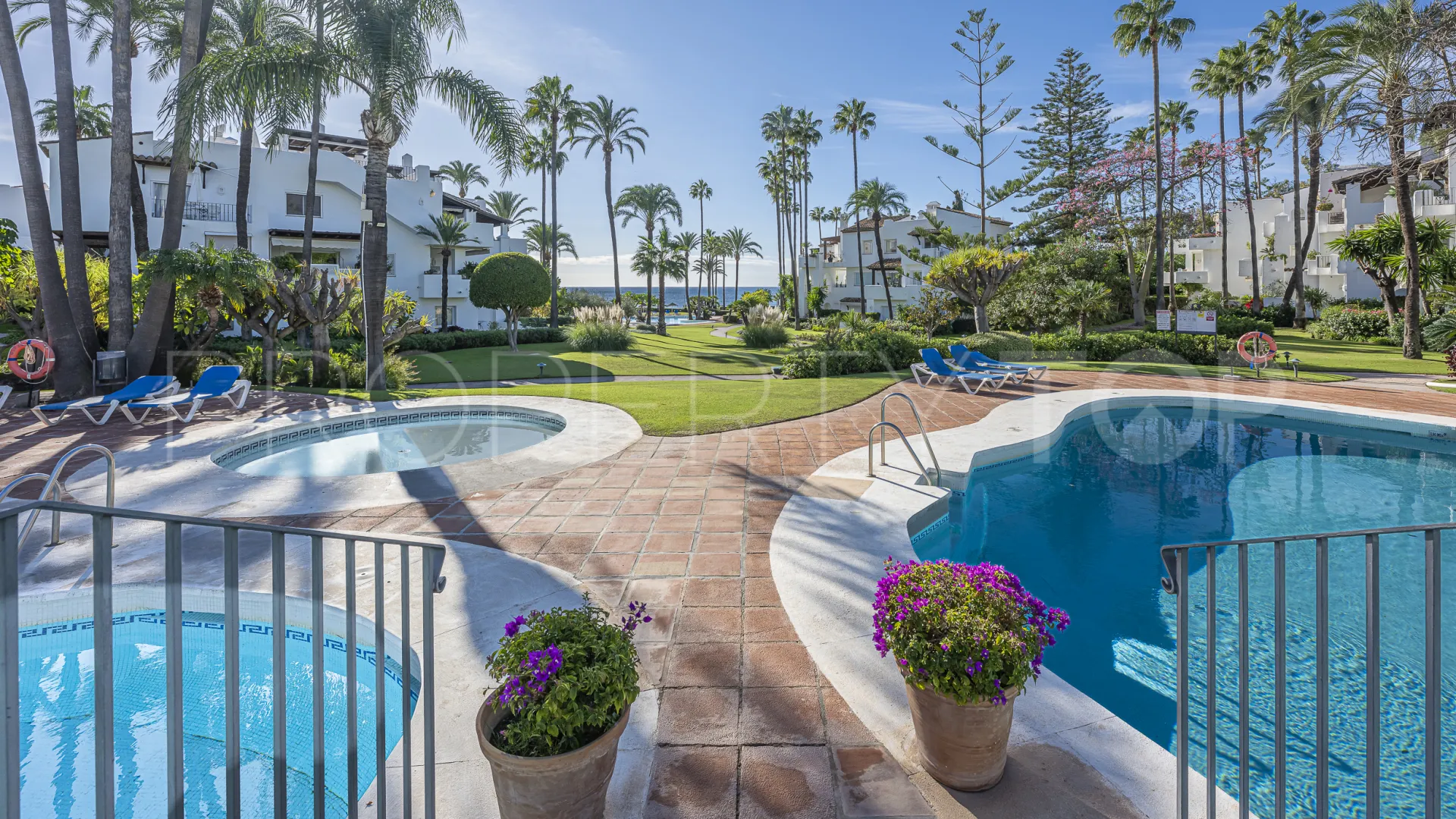 For sale ground floor apartment in Alcazaba Beach