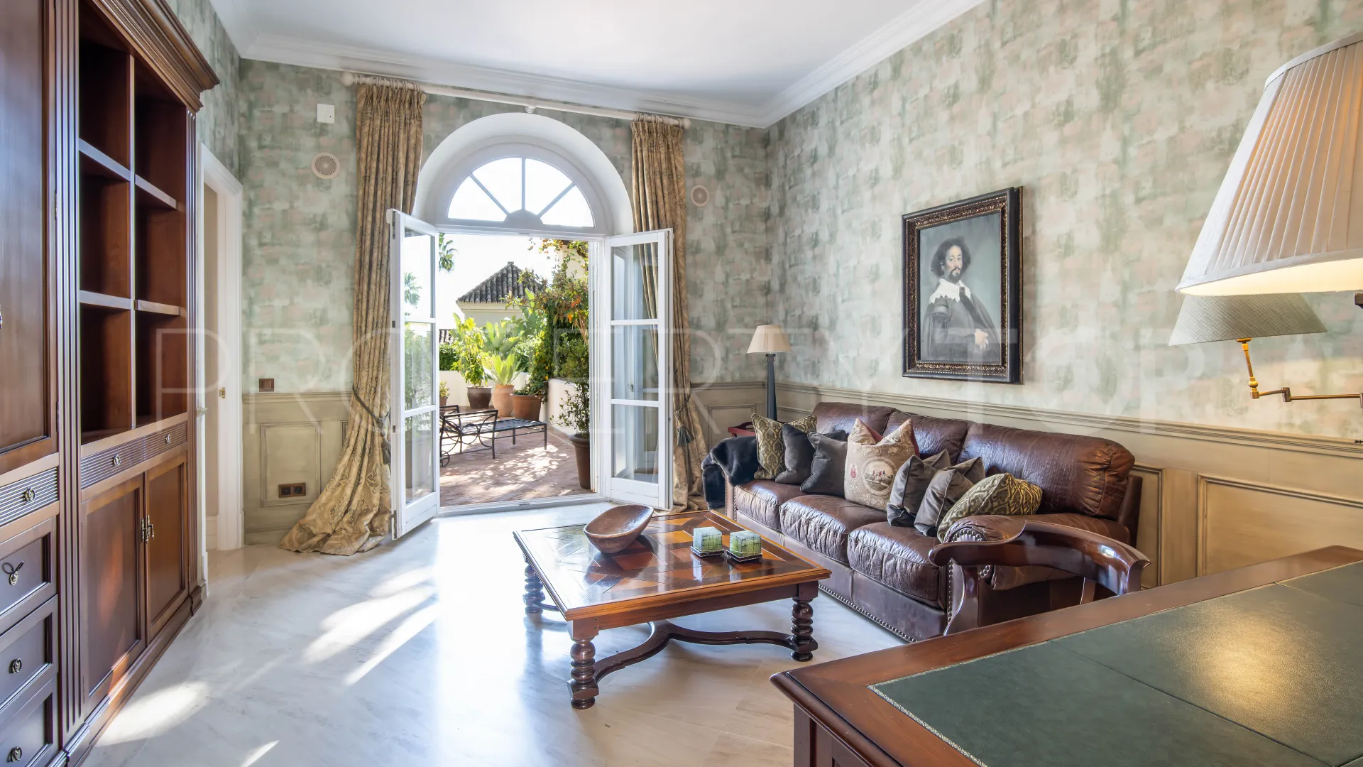 Villa in Altos Reales for sale