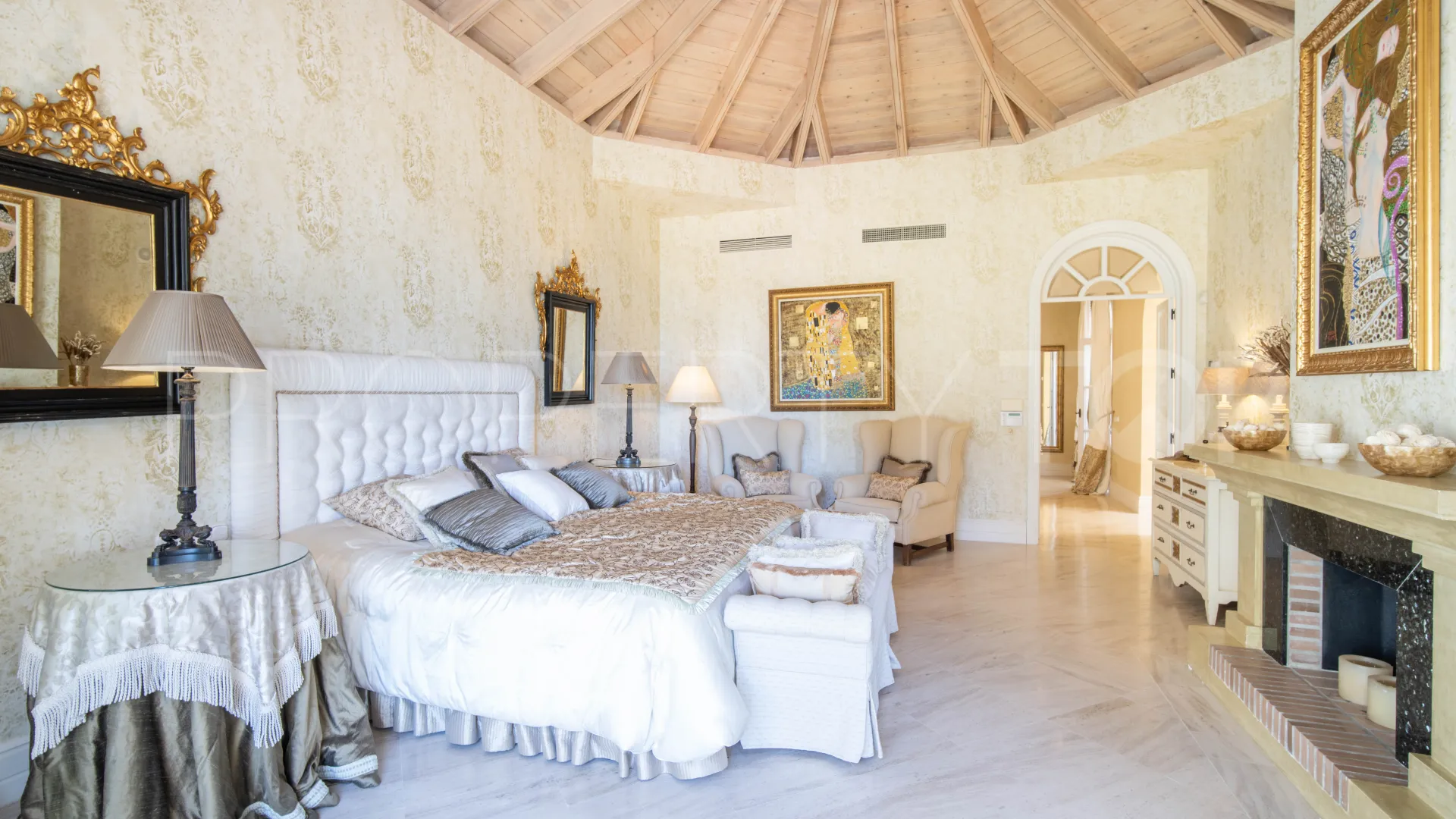 Villa in Altos Reales for sale