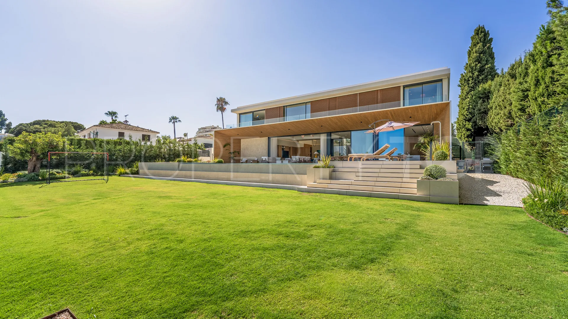 Villa for sale in Guadalmina Alta