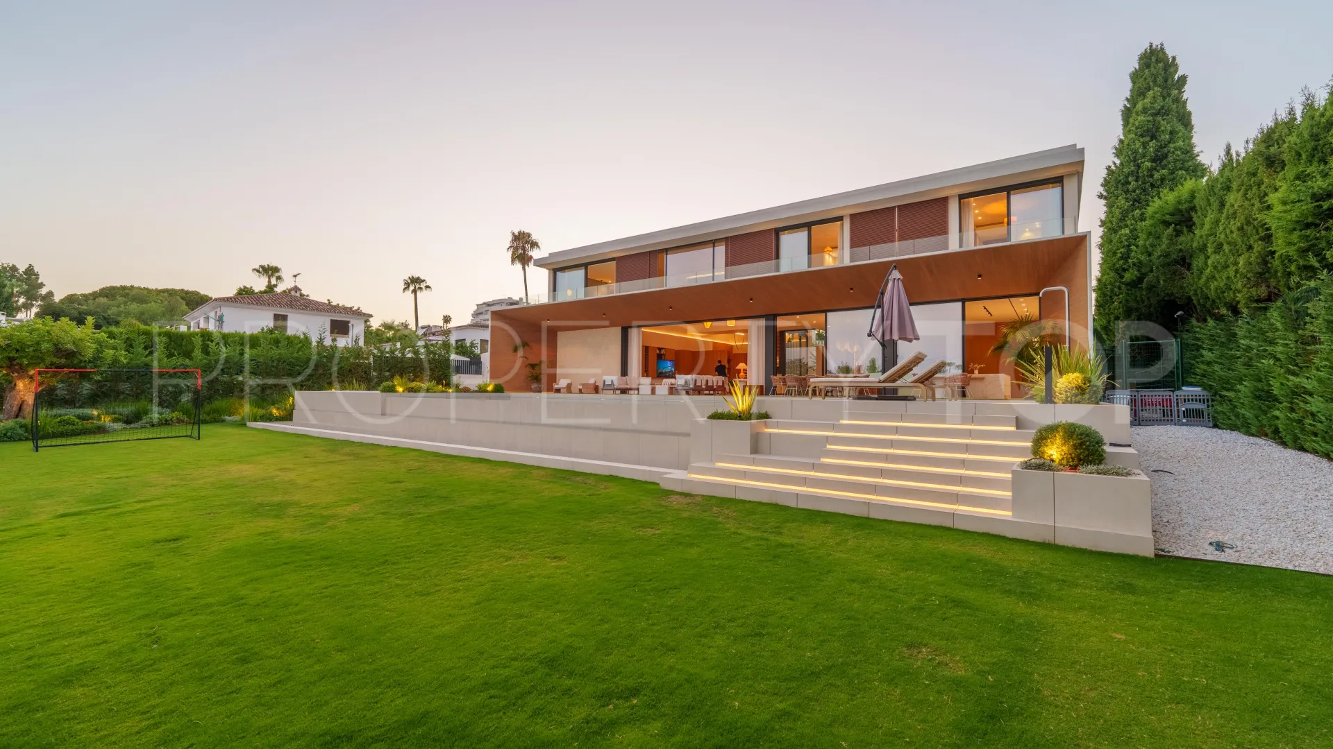 Villa for sale in Guadalmina Alta