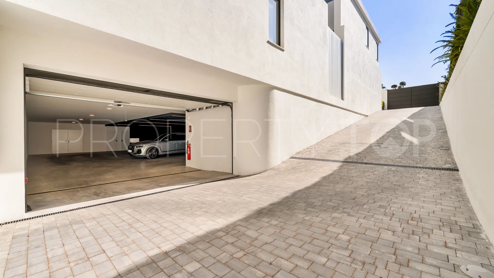 Villa for sale in Guadalmina Alta