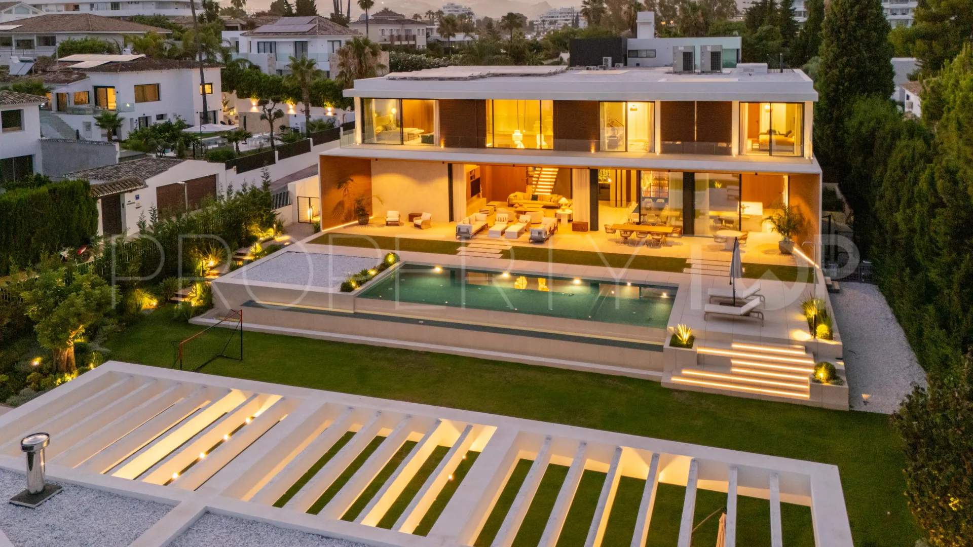 Villa for sale in Guadalmina Alta