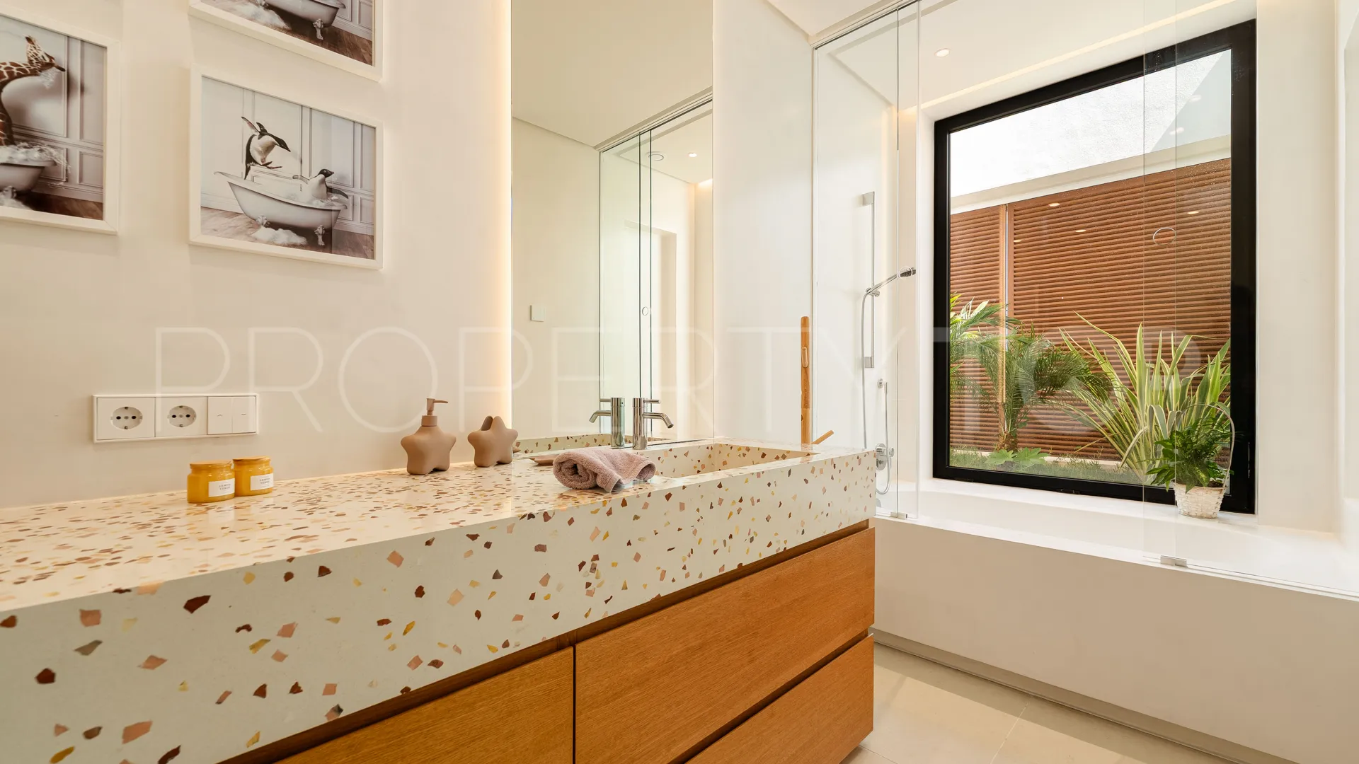 Villa for sale in Guadalmina Alta