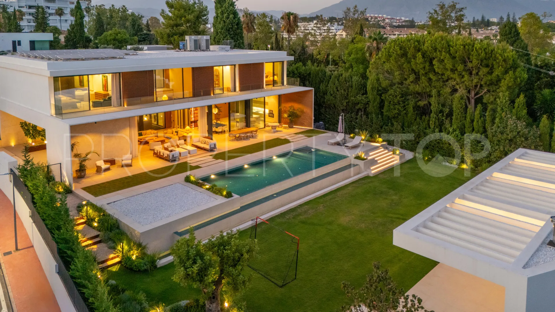 Villa for sale in Guadalmina Alta