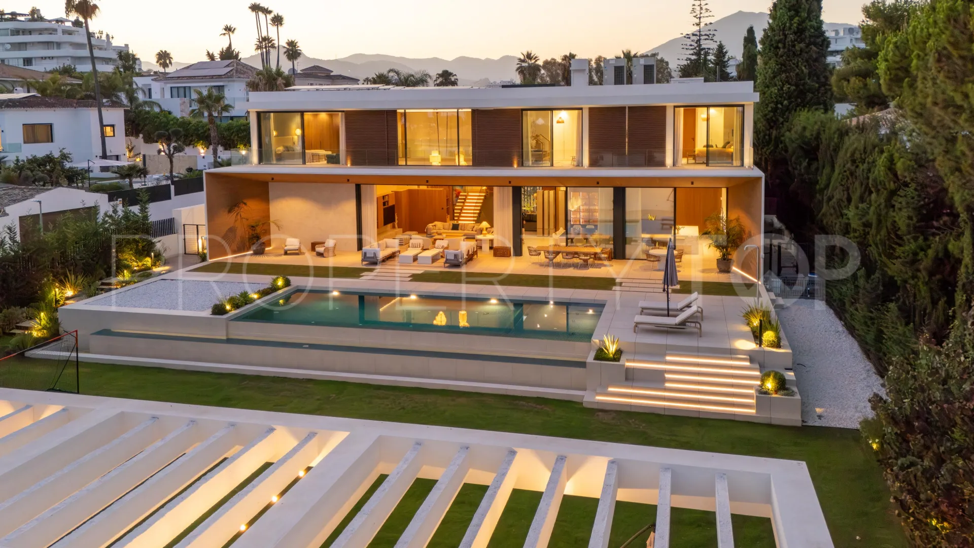 Villa for sale in Guadalmina Alta