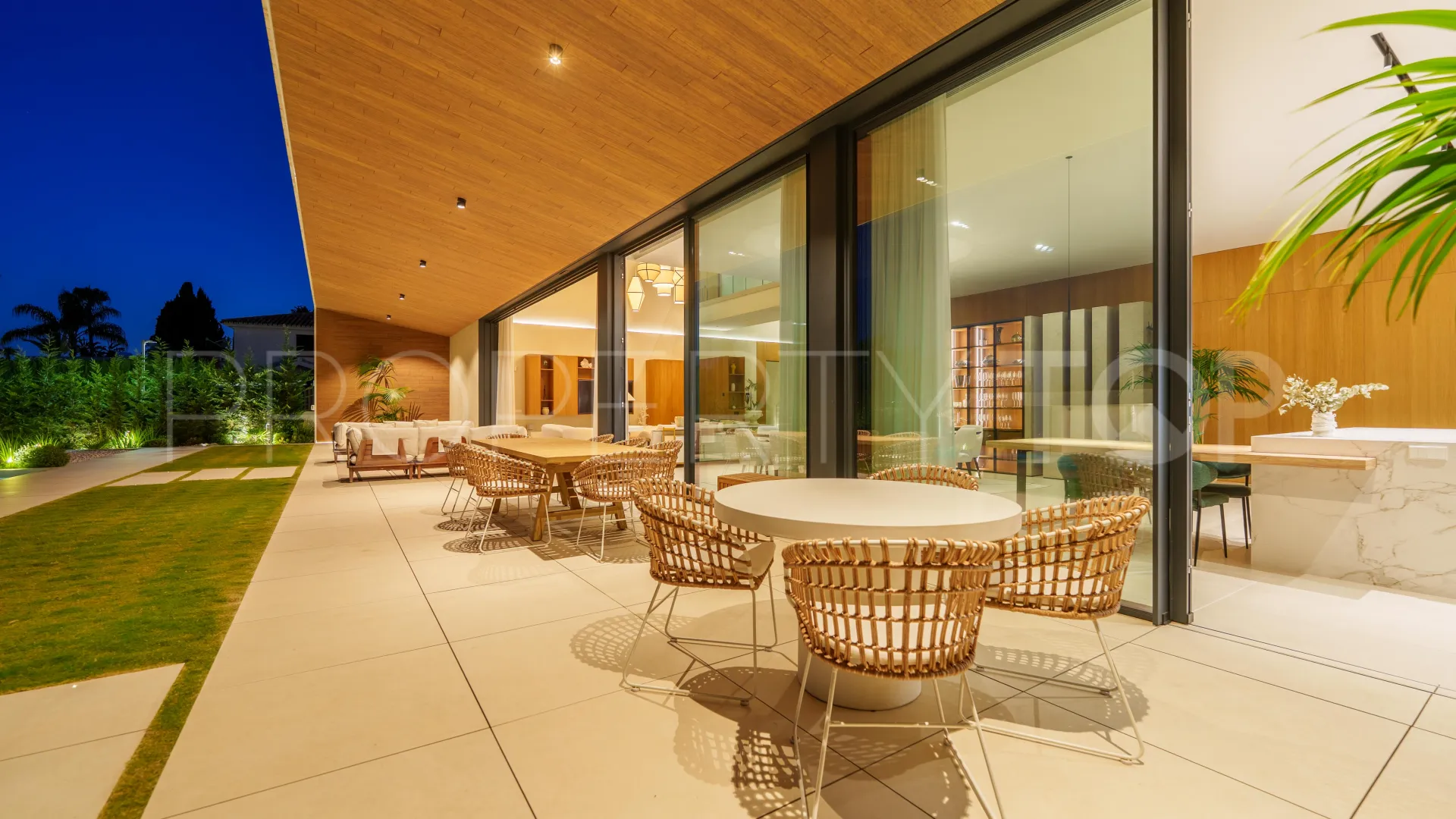 Villa for sale in Guadalmina Alta