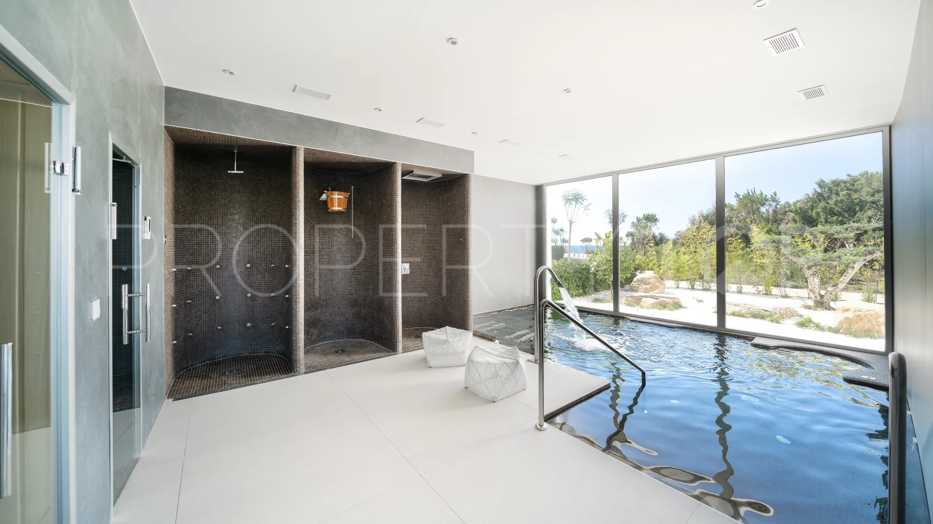 Estepona Playa, villa de 4 dormitorios en venta