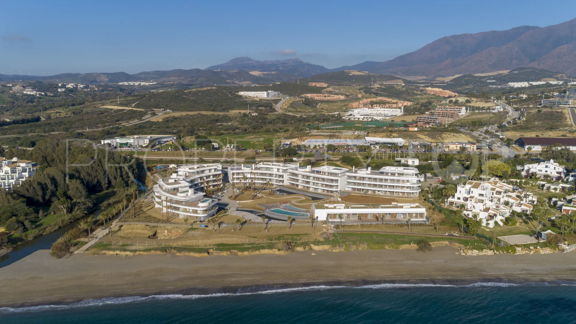 Estepona Playa, villa de 4 dormitorios en venta