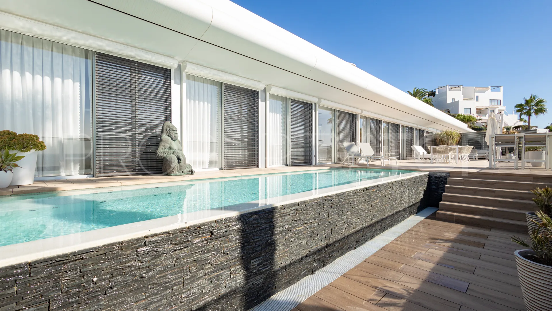 Estepona Playa, villa de 4 dormitorios en venta