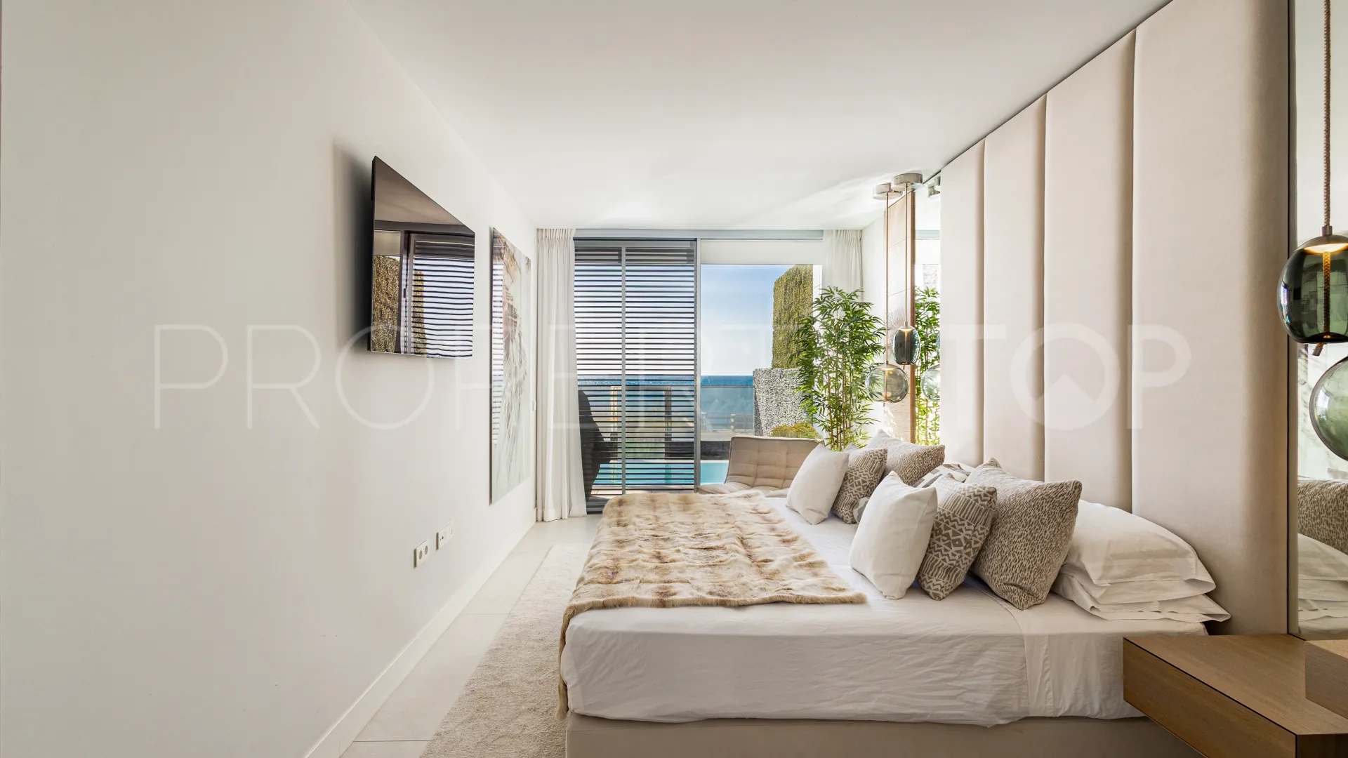 Estepona Playa, villa de 4 dormitorios en venta