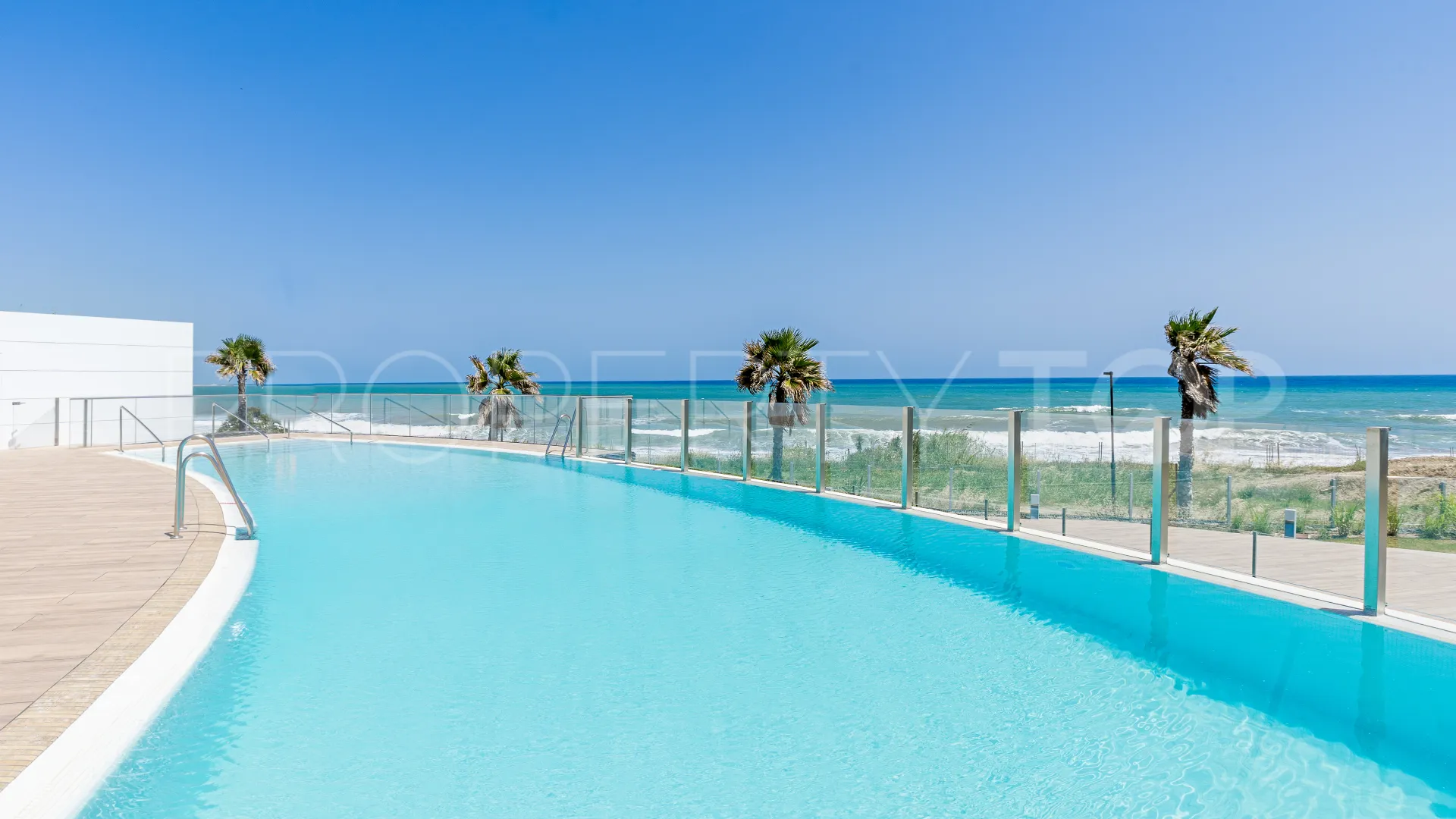 Estepona Playa, villa de 4 dormitorios en venta