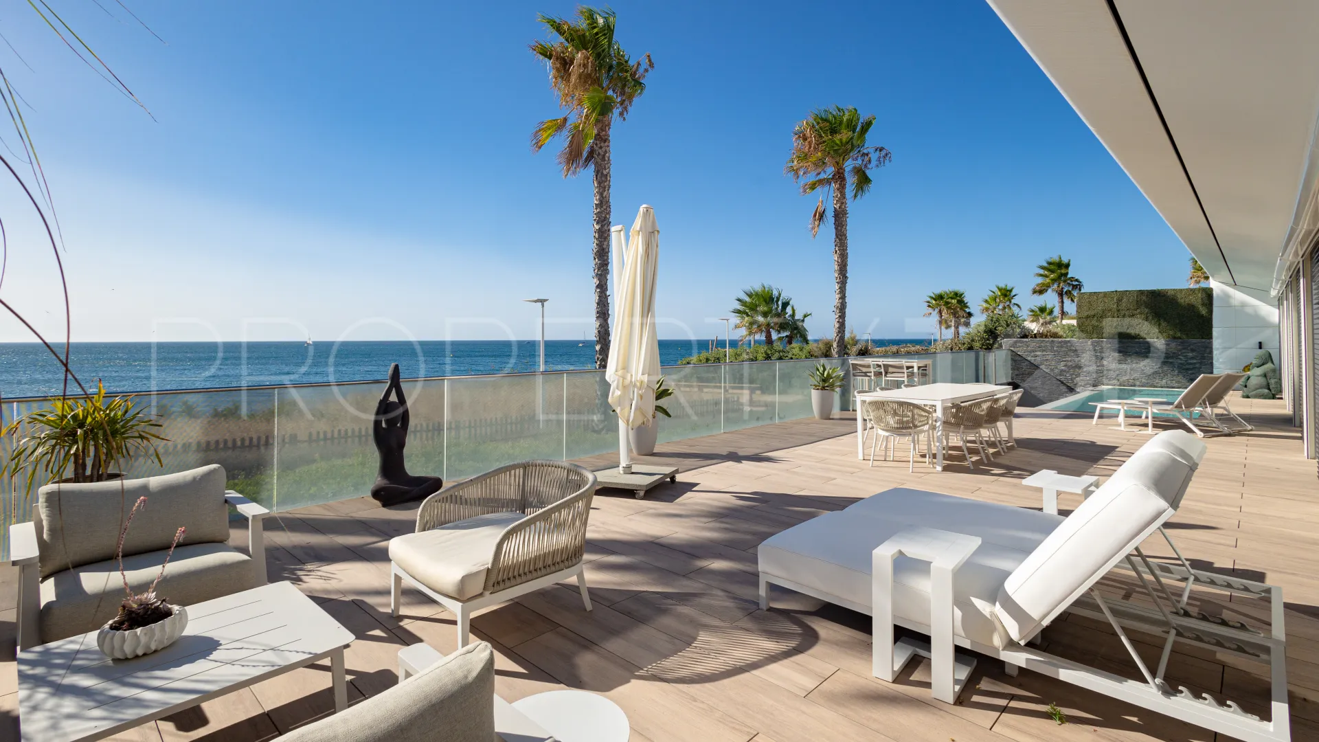 Estepona Playa, villa de 4 dormitorios en venta