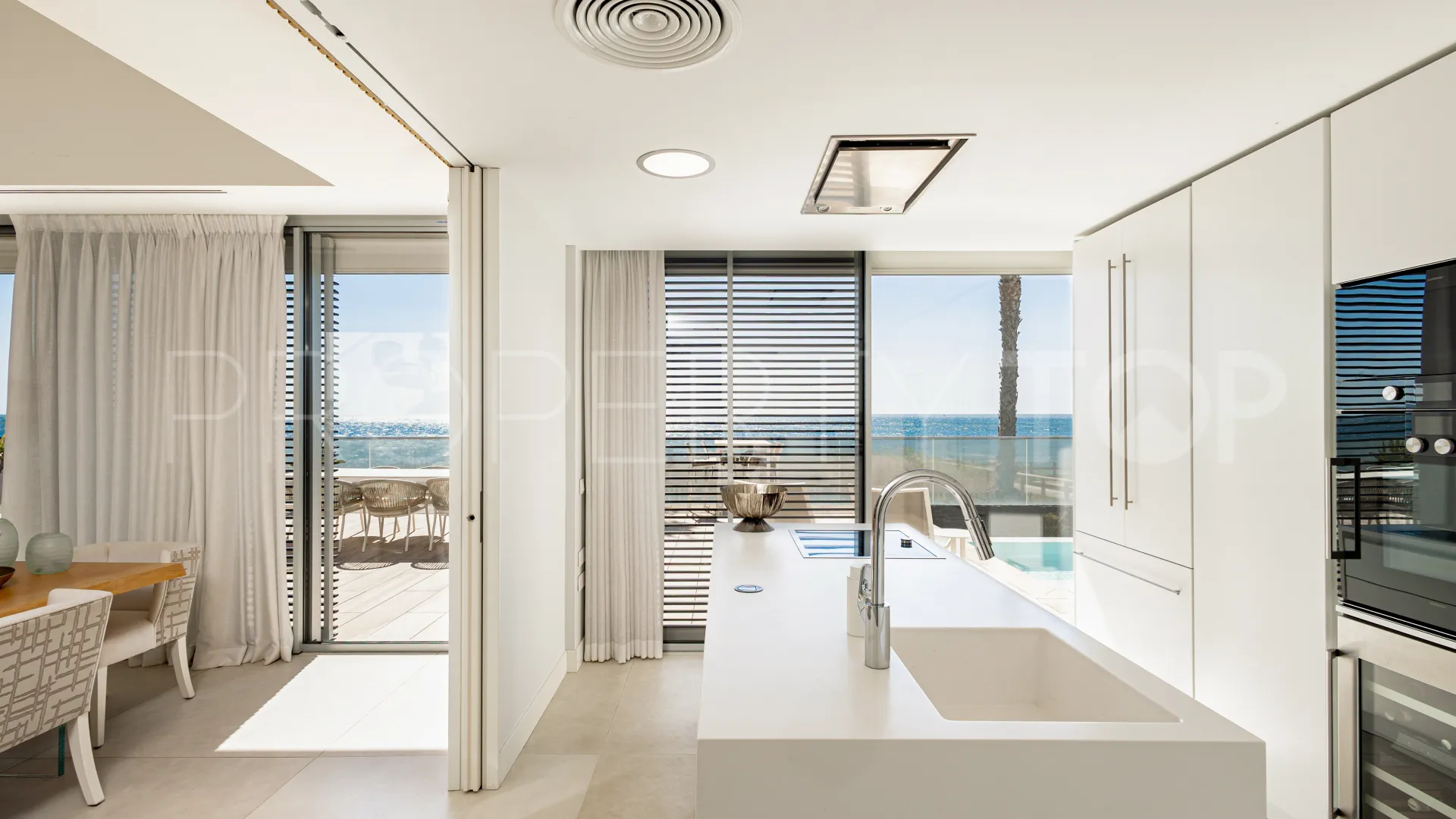 Estepona Playa, villa de 4 dormitorios en venta