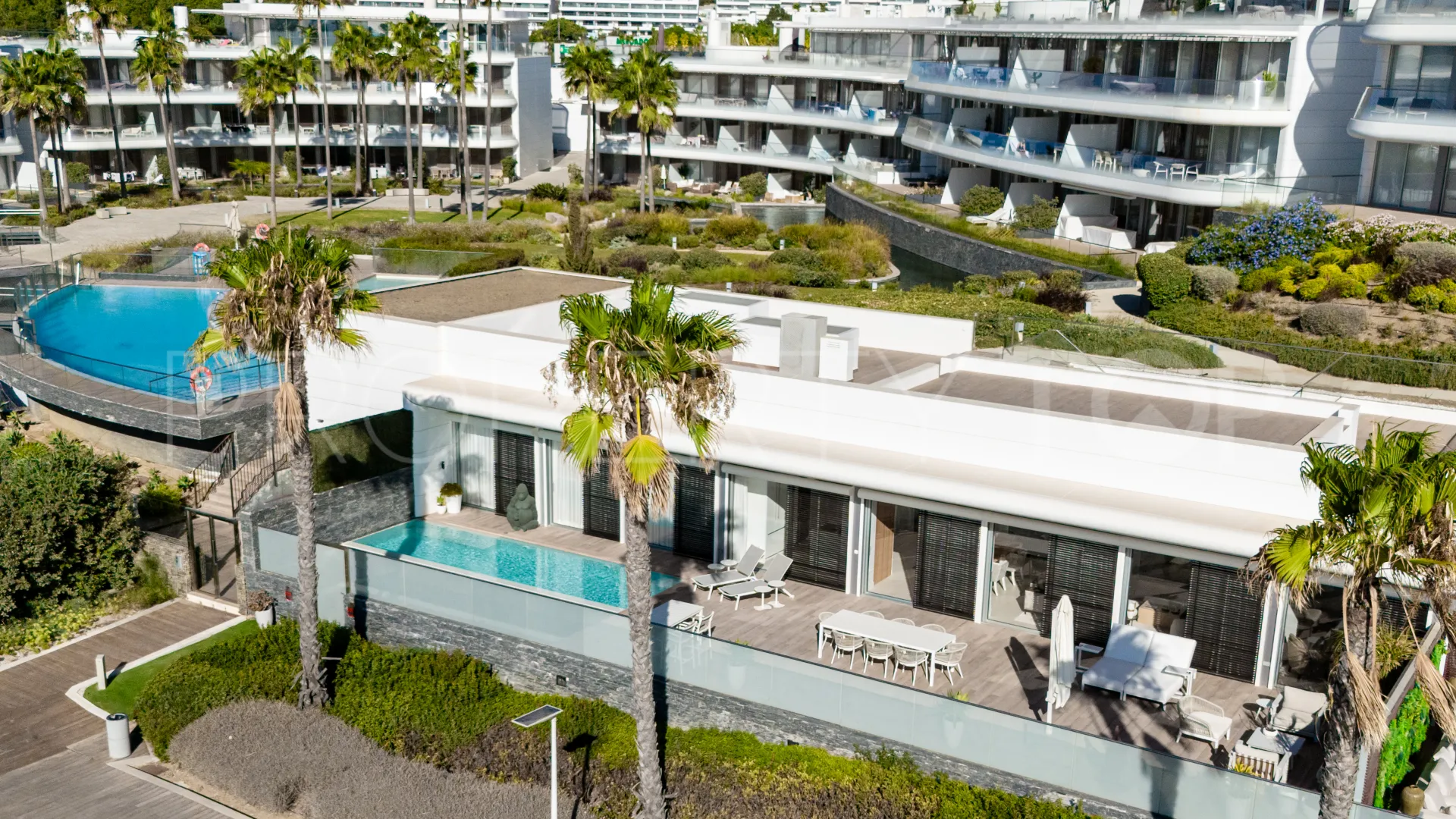 Estepona Playa, villa de 4 dormitorios en venta