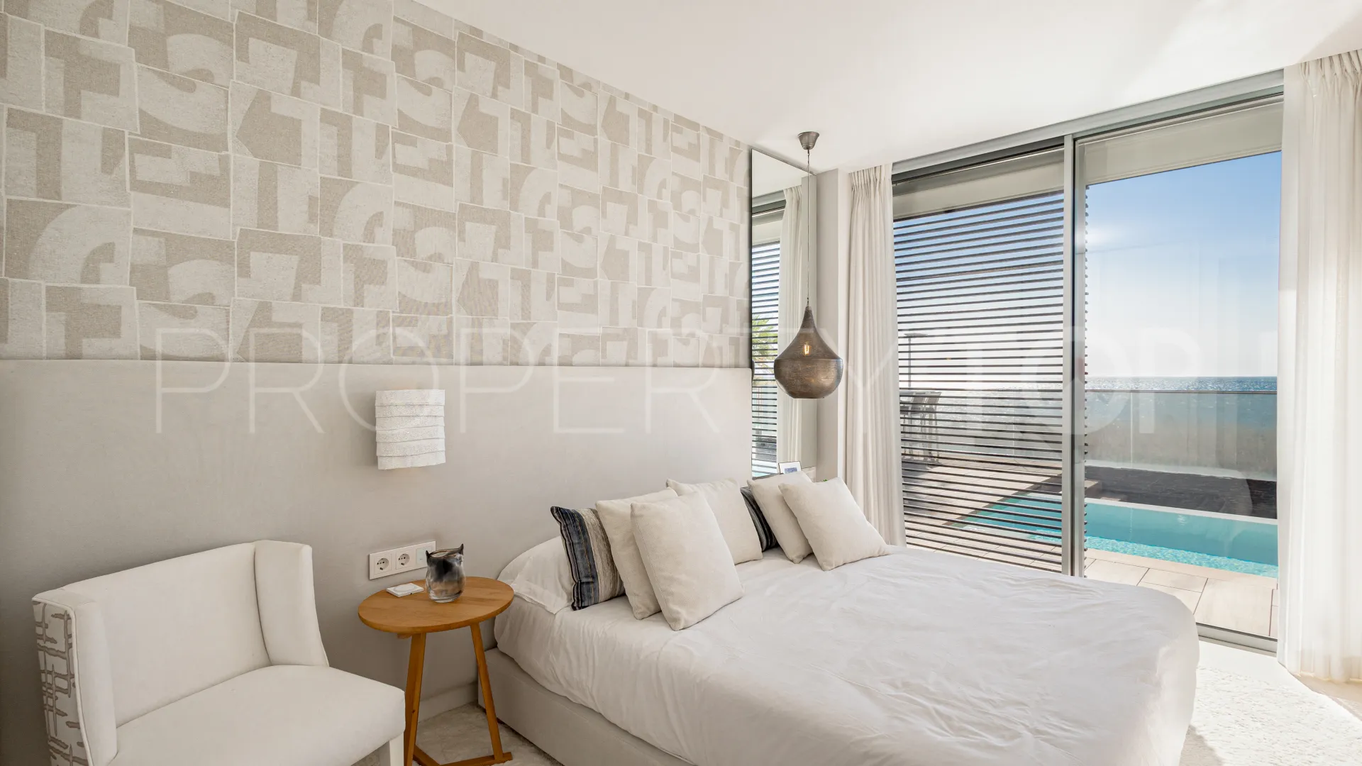 Estepona Playa, villa de 4 dormitorios en venta