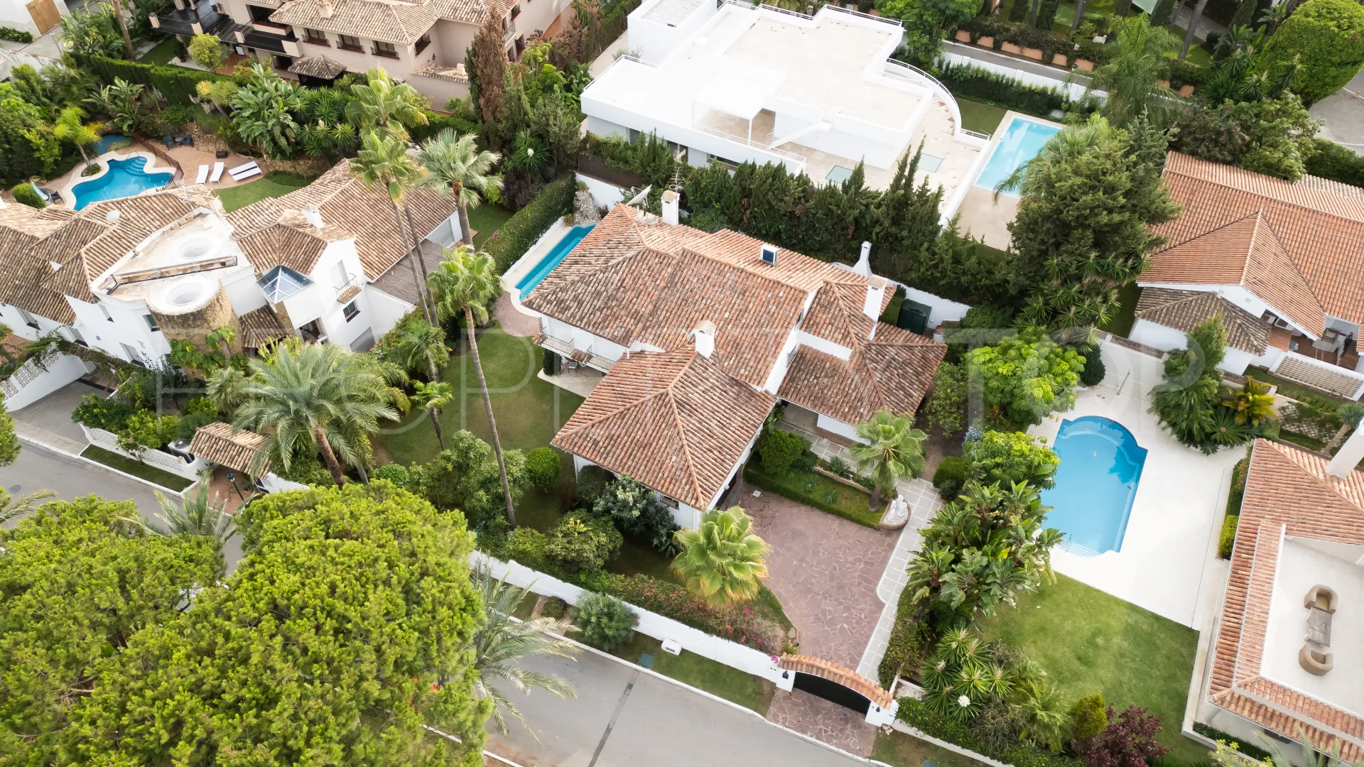 For sale Los Monteros villa with 5 bedrooms