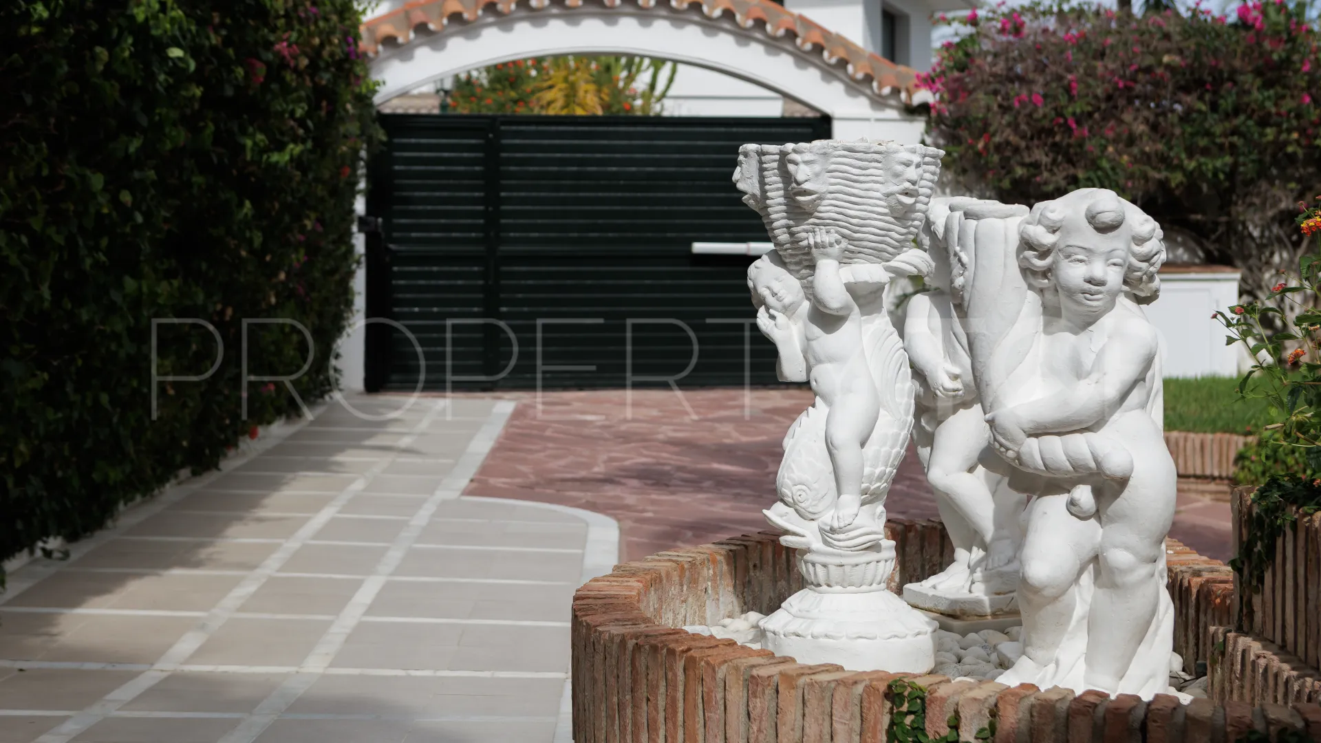 For sale Los Monteros villa with 5 bedrooms