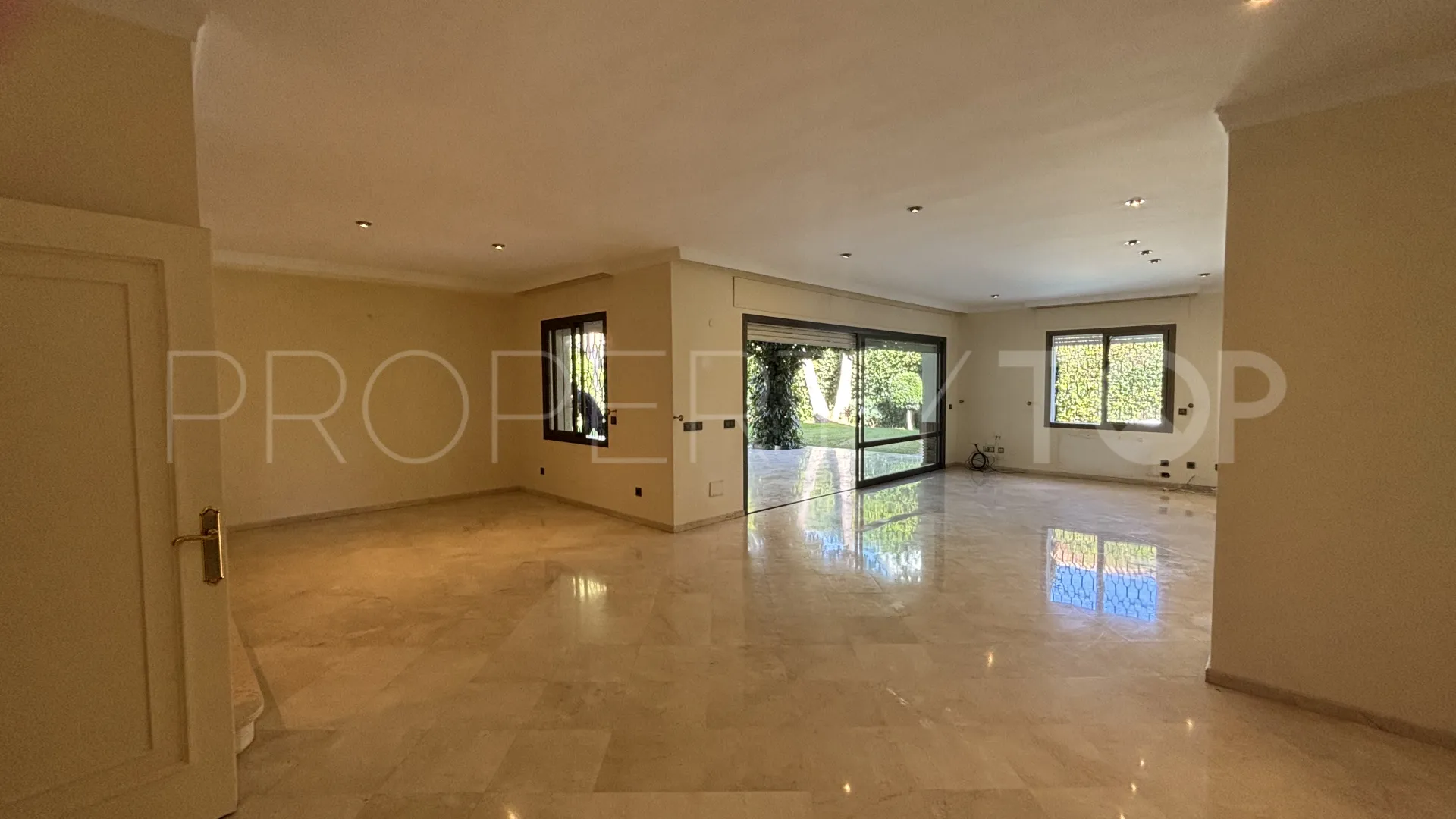 For sale Los Monteros villa with 5 bedrooms