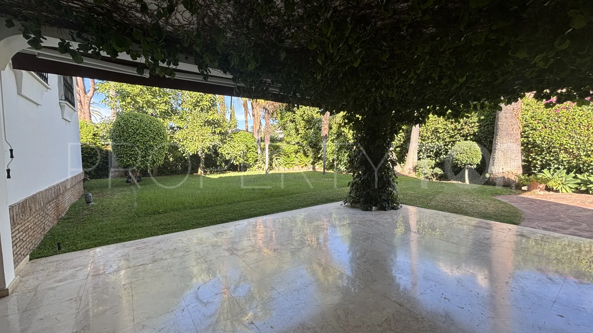 For sale Los Monteros villa with 5 bedrooms