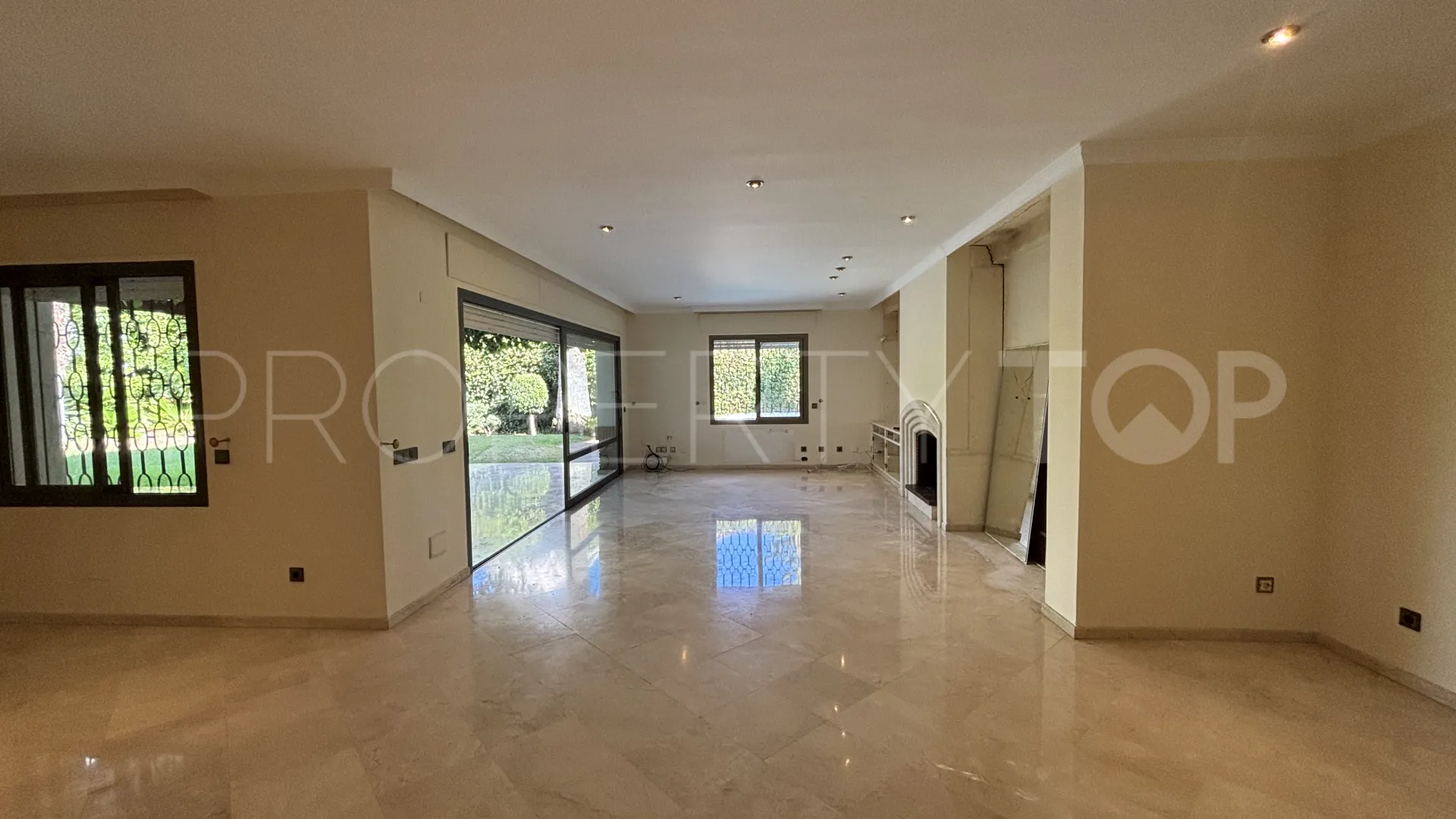 For sale Los Monteros villa with 5 bedrooms