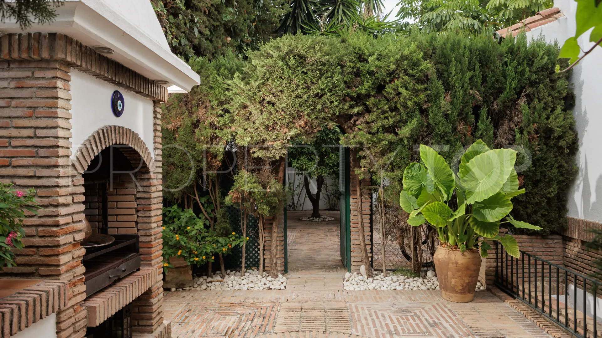 For sale Los Monteros villa with 5 bedrooms