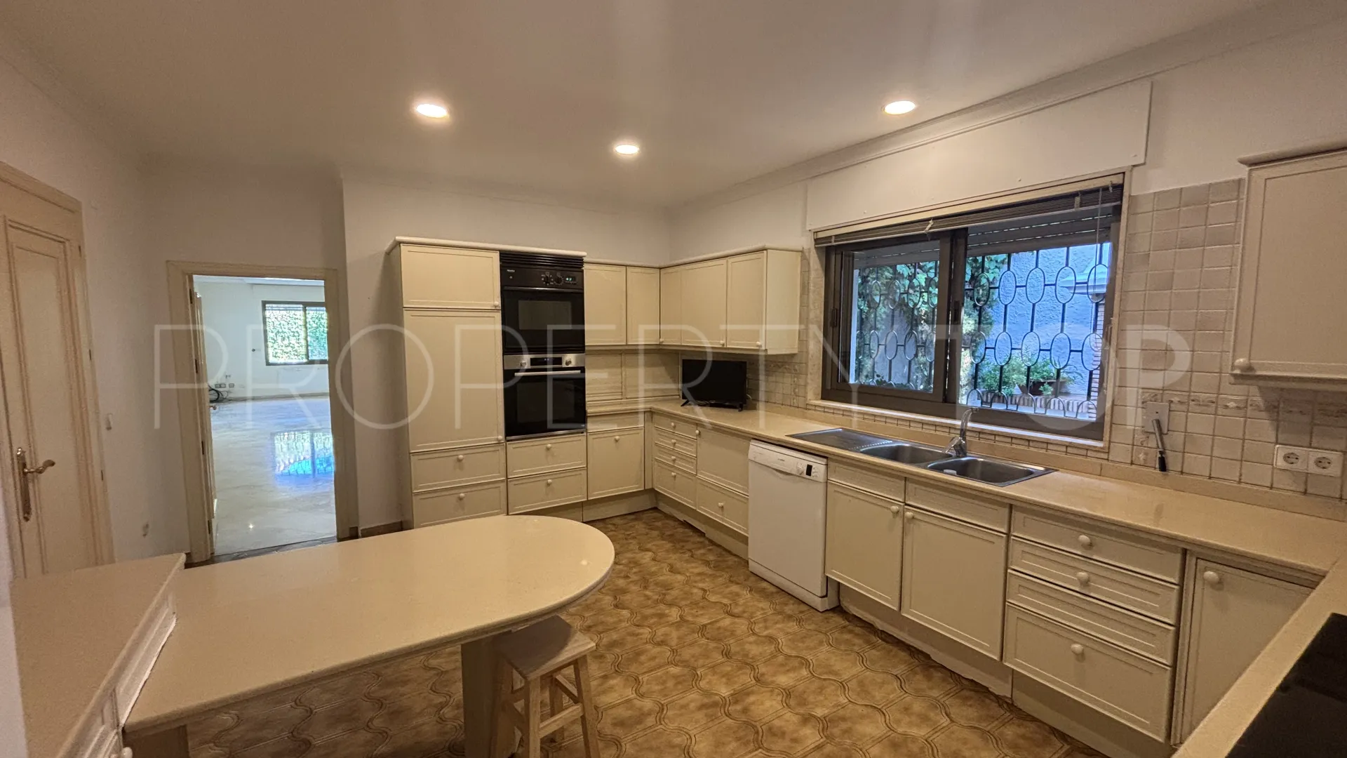 For sale Los Monteros villa with 5 bedrooms