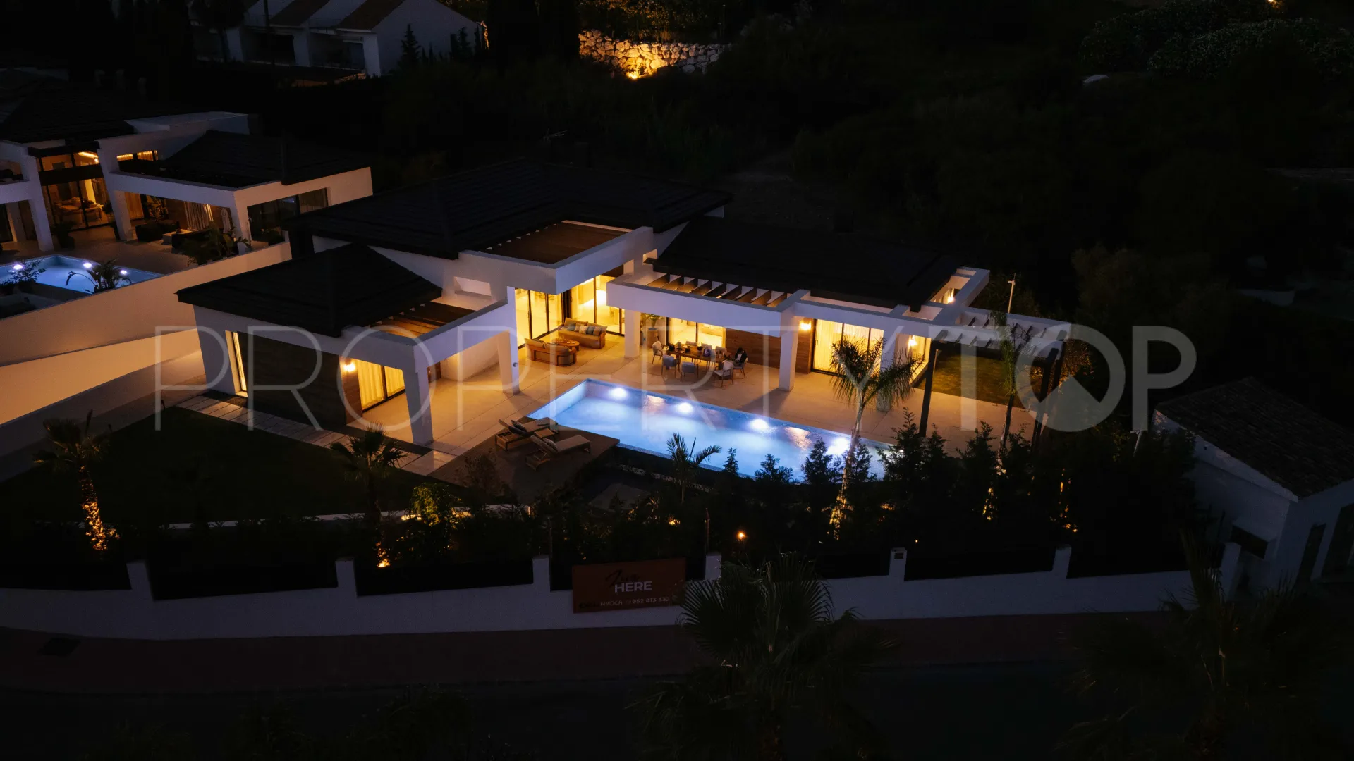 Se vende villa con 4 dormitorios en Nueva Andalucia