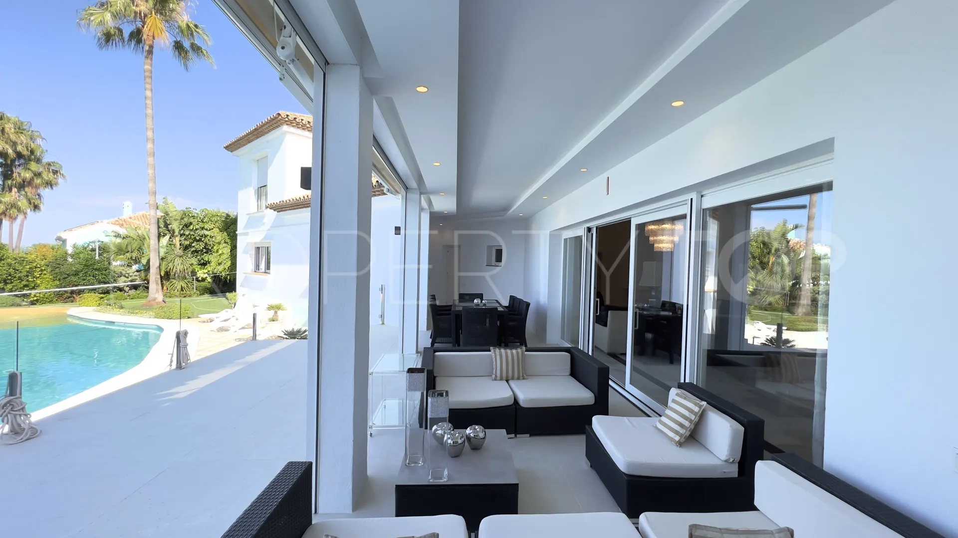 For sale villa in El Paraiso