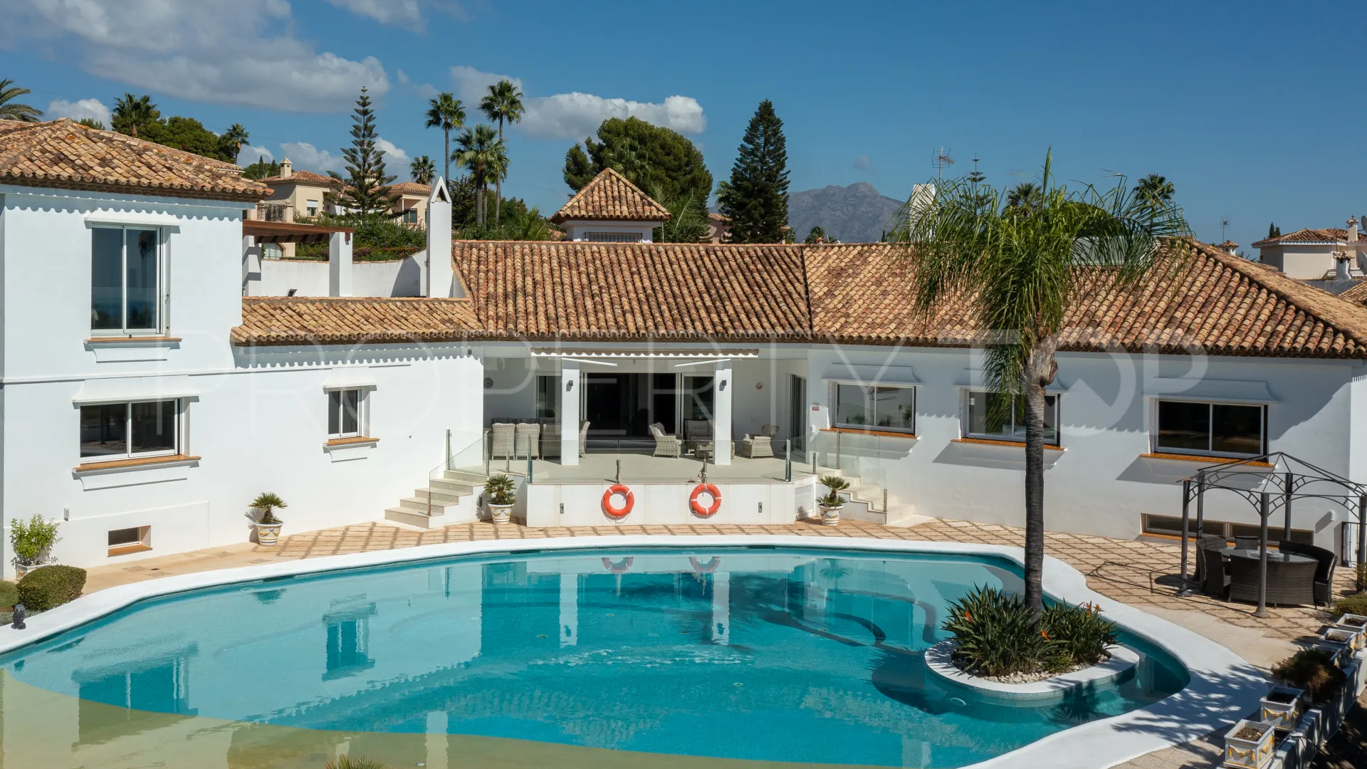 For sale villa in El Paraiso