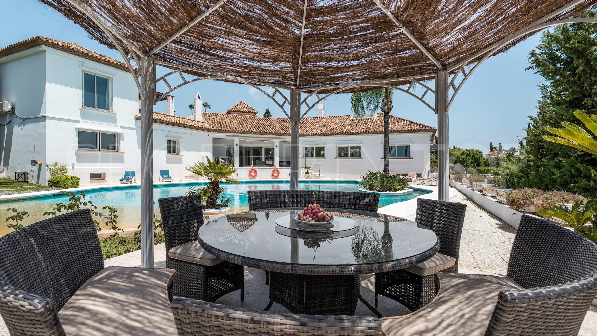 For sale villa in El Paraiso