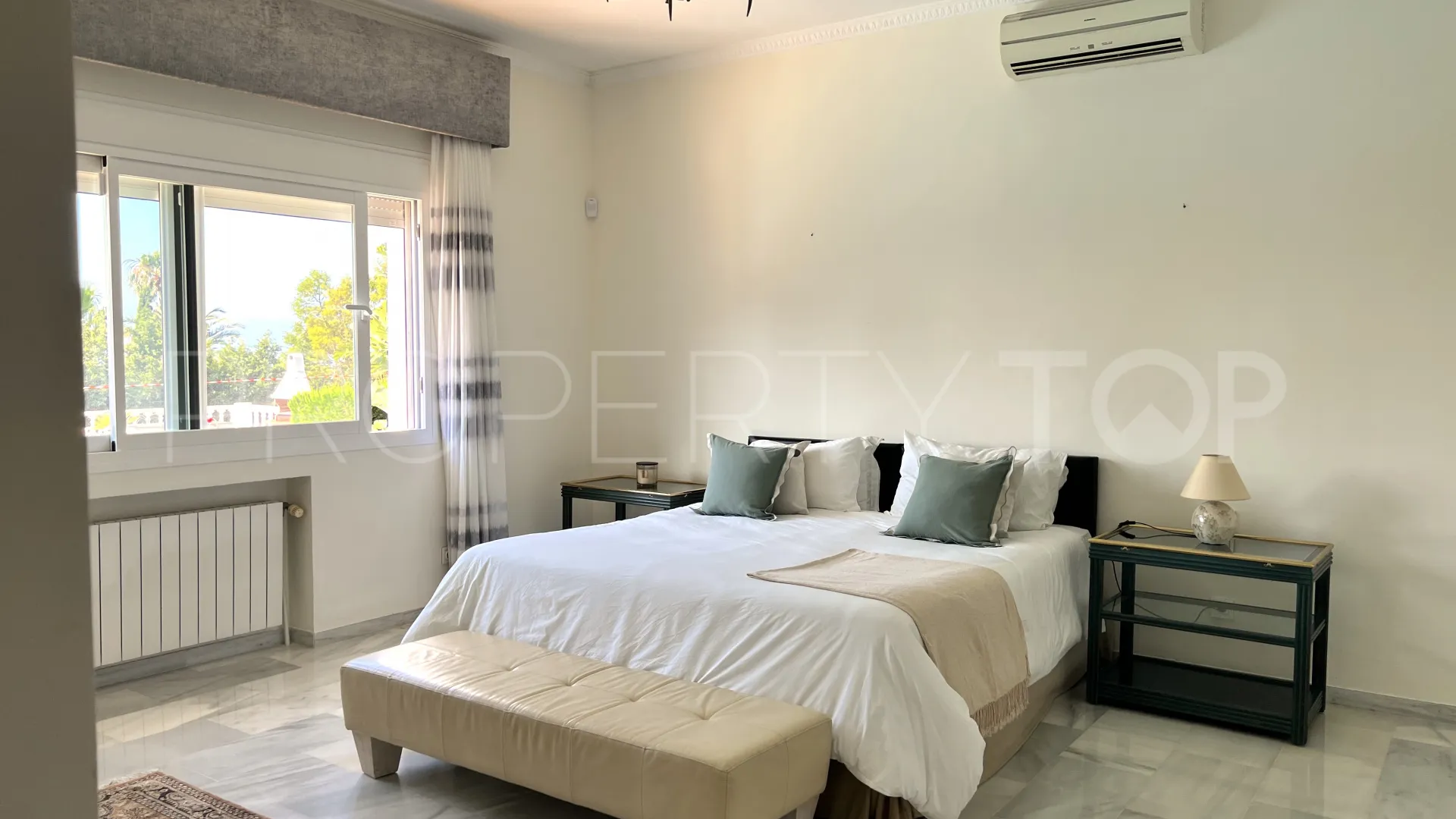 For sale villa in El Paraiso
