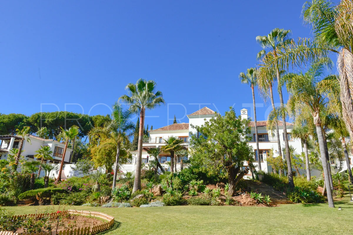 16 bedrooms El Paraiso villa for sale