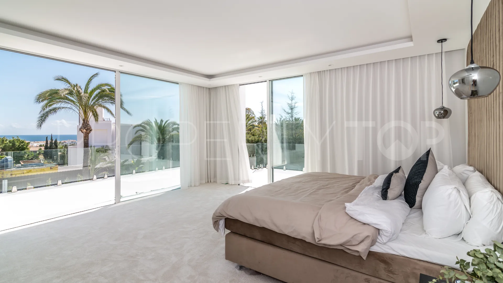 For sale villa in Nueva Andalucia